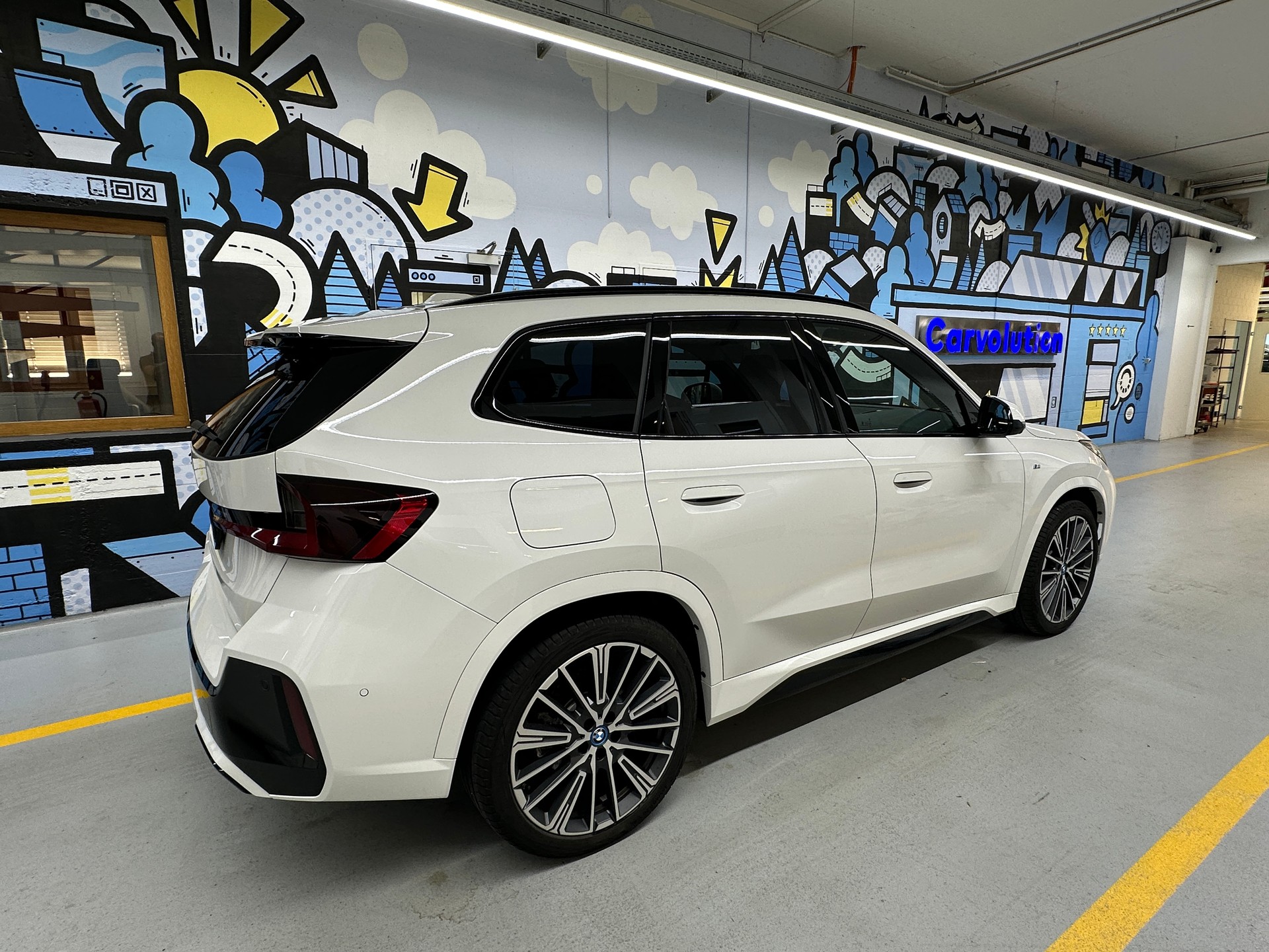 BMW iX1 xDrive 30 M Sport-showroom-element-3