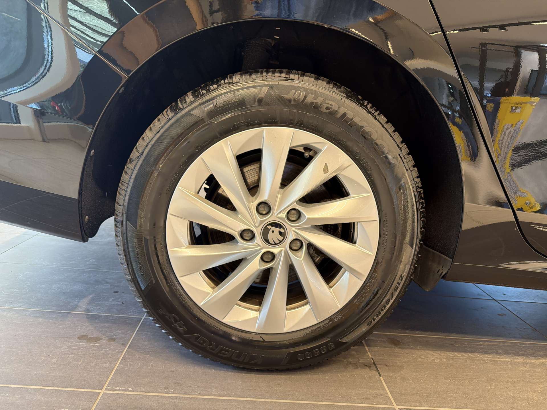 SKODA Superb Combi 1.5 eTSI mHEV Essence DSG-Automat-image-8