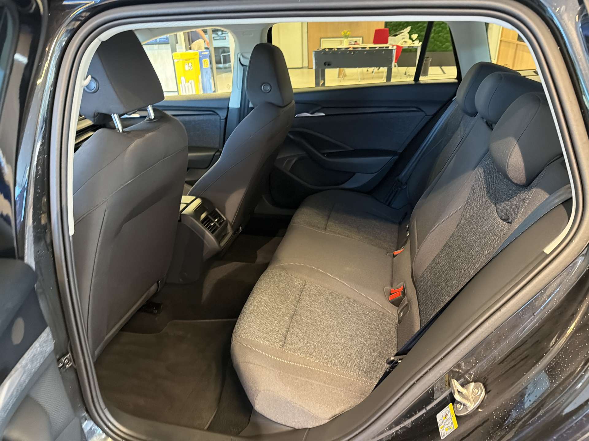 SKODA Superb Combi 1.5 eTSI mHEV Essence DSG-Automat-image-6