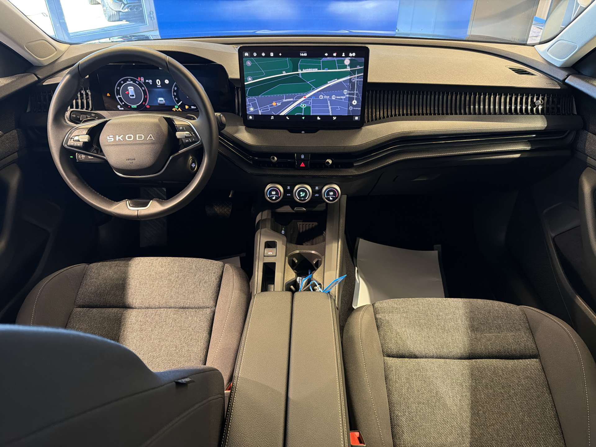SKODA Superb Combi 1.5 eTSI mHEV Essence DSG-Automat-image-14
