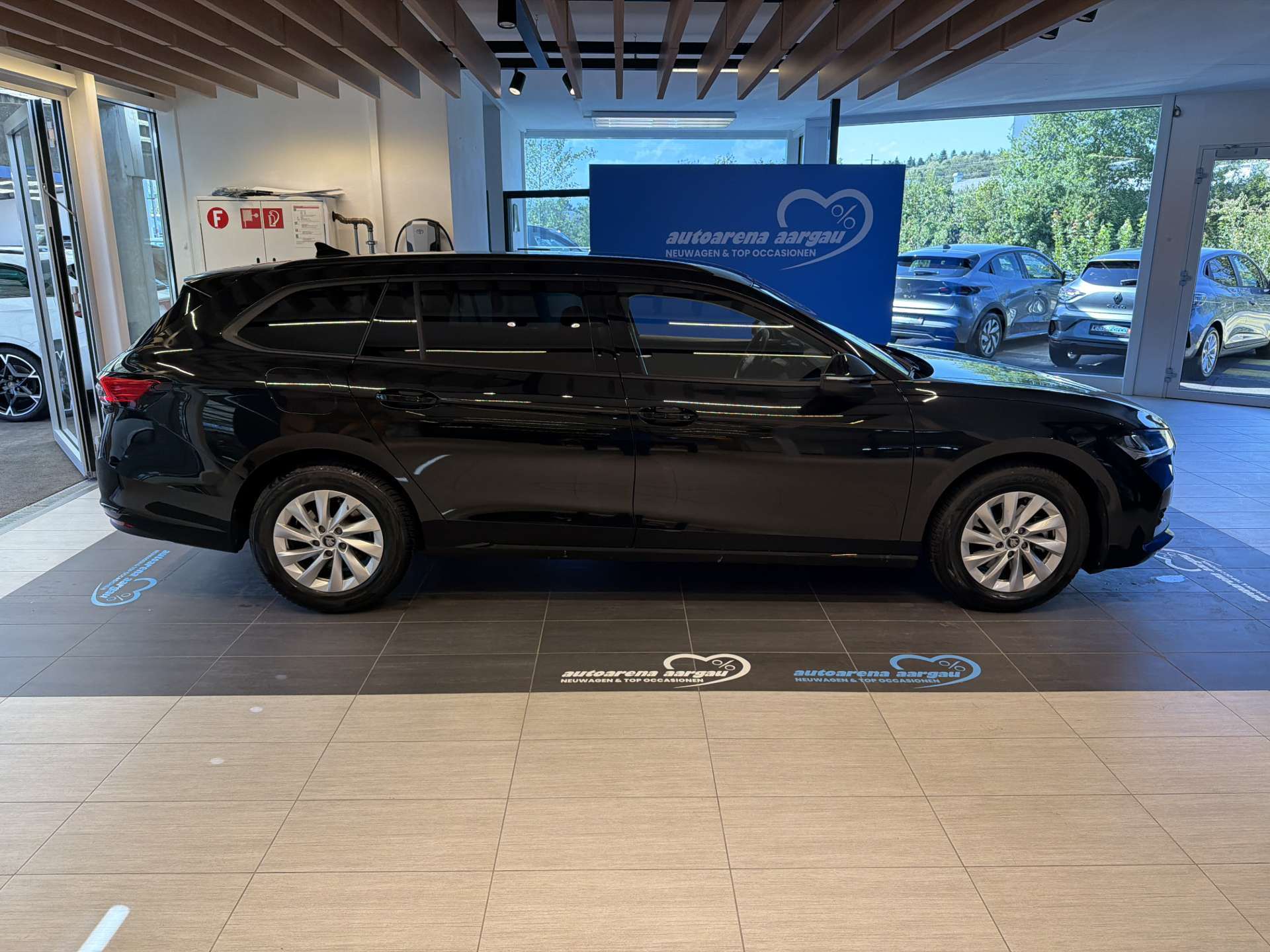 SKODA Superb Combi 1.5 eTSI mHEV Essence DSG-Automat-image-11