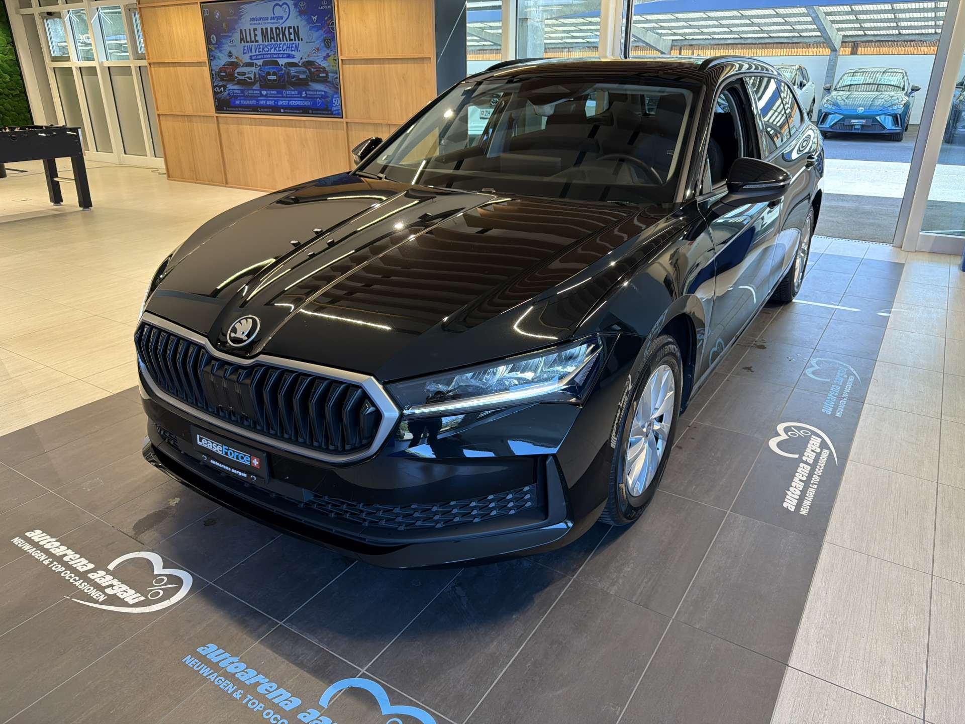 SKODA Superb Combi 1.5 eTSI mHEV Essence DSG-Automat-image-0