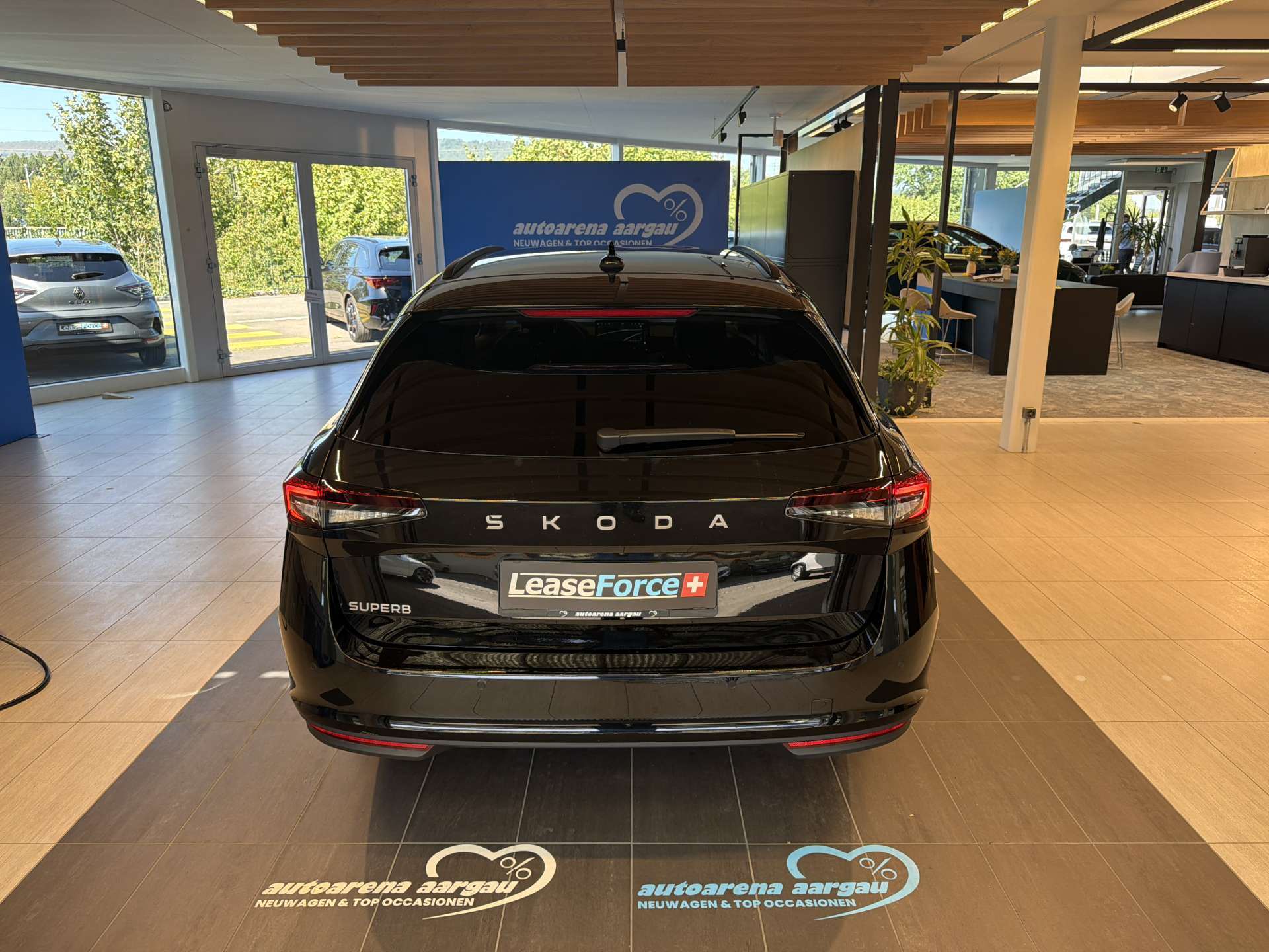 SKODA Superb Combi 1.5 eTSI mHEV Essence DSG-Automat-image-12