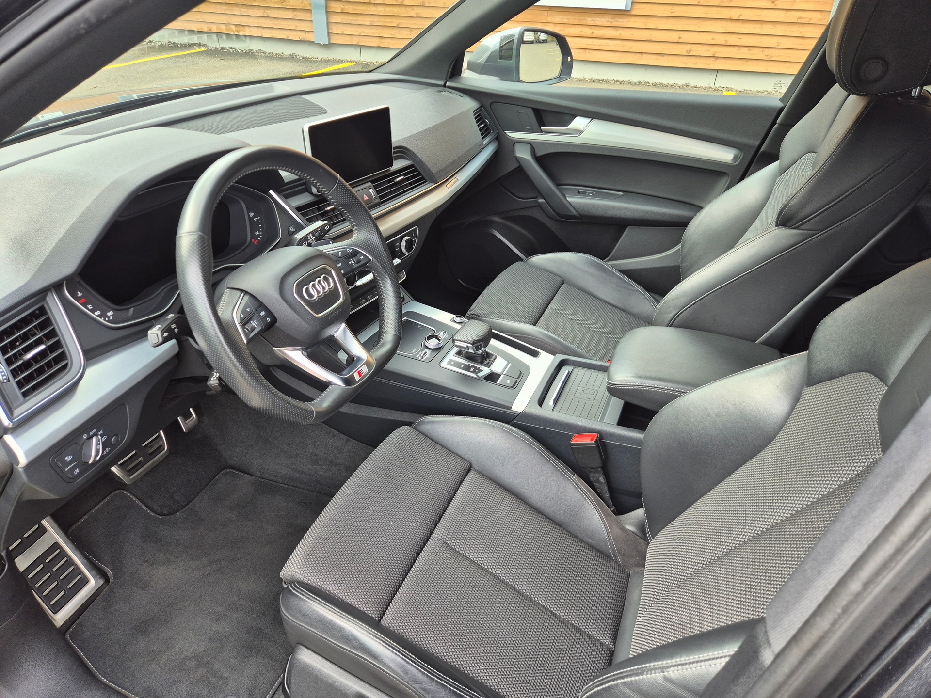 AUDI Q5 2.0 TFSI sport quattro S-tronic *S-Line*-image-6