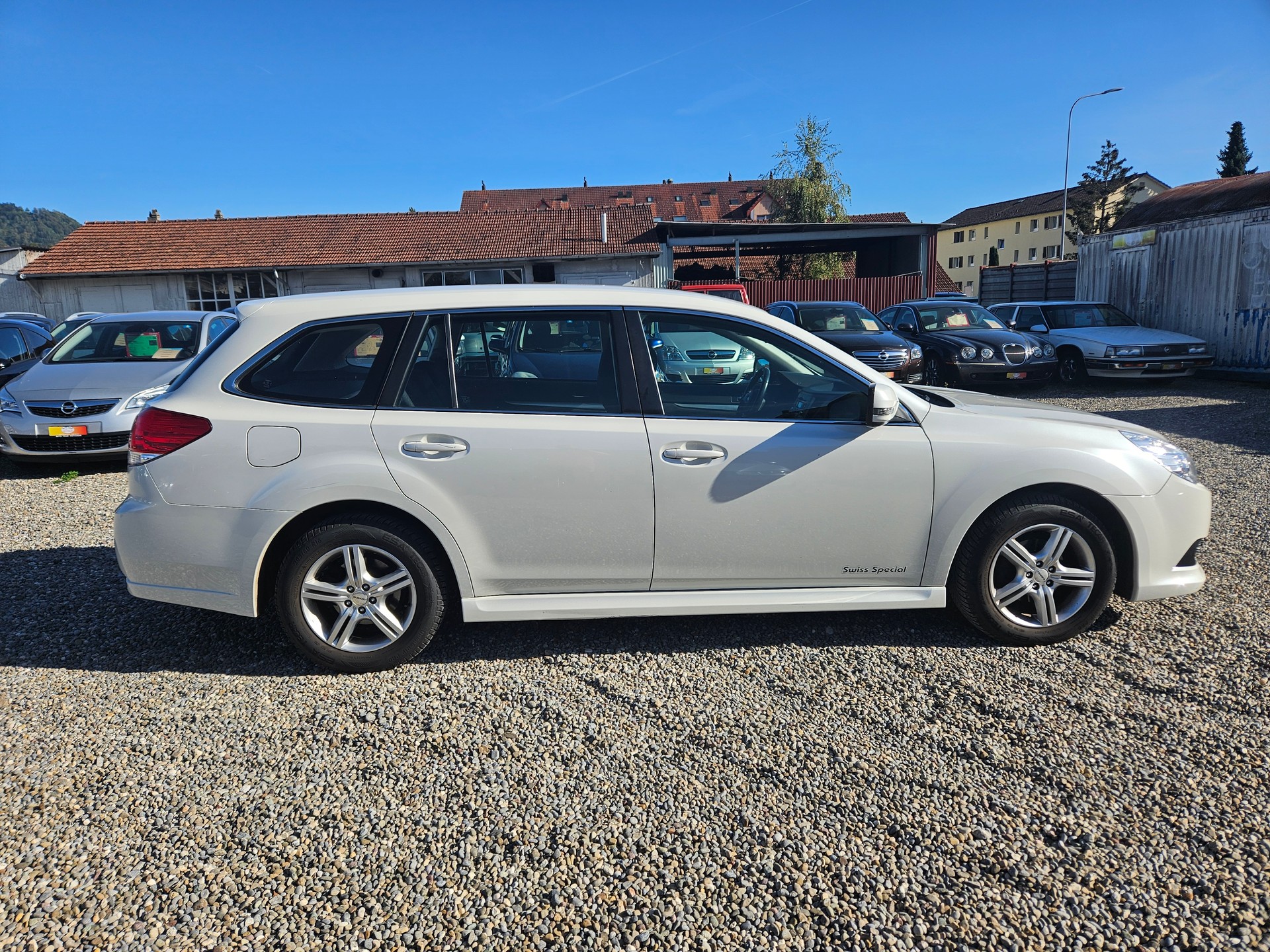 SUBARU Legacy 2.0i Swiss Special AWD-image-3
