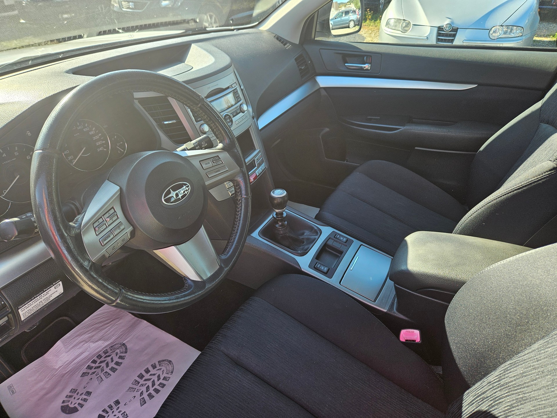 SUBARU Legacy 2.0i Swiss Special AWD-image-10