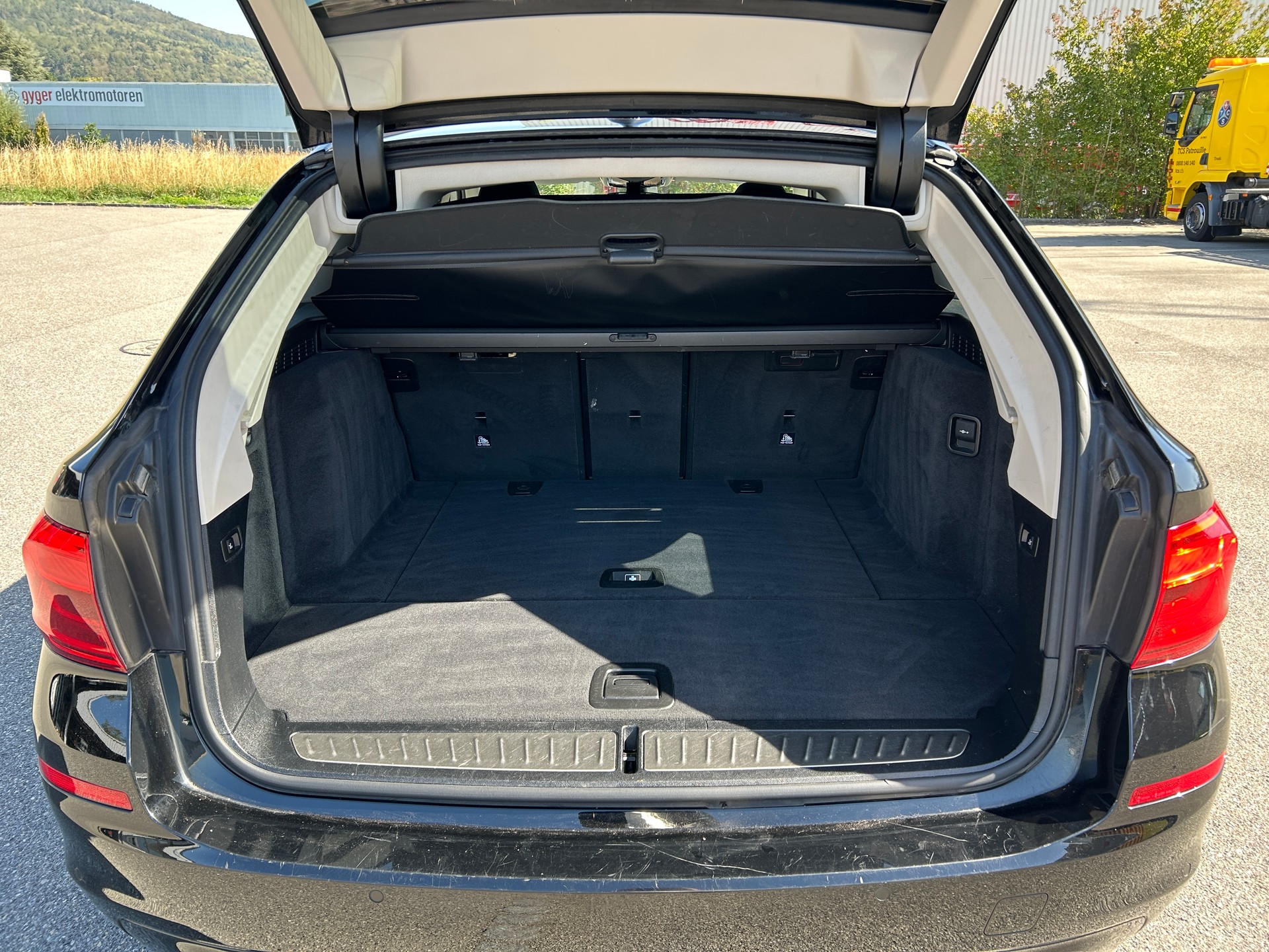 BMW 520d xDrive Touring Steptronic-image-11
