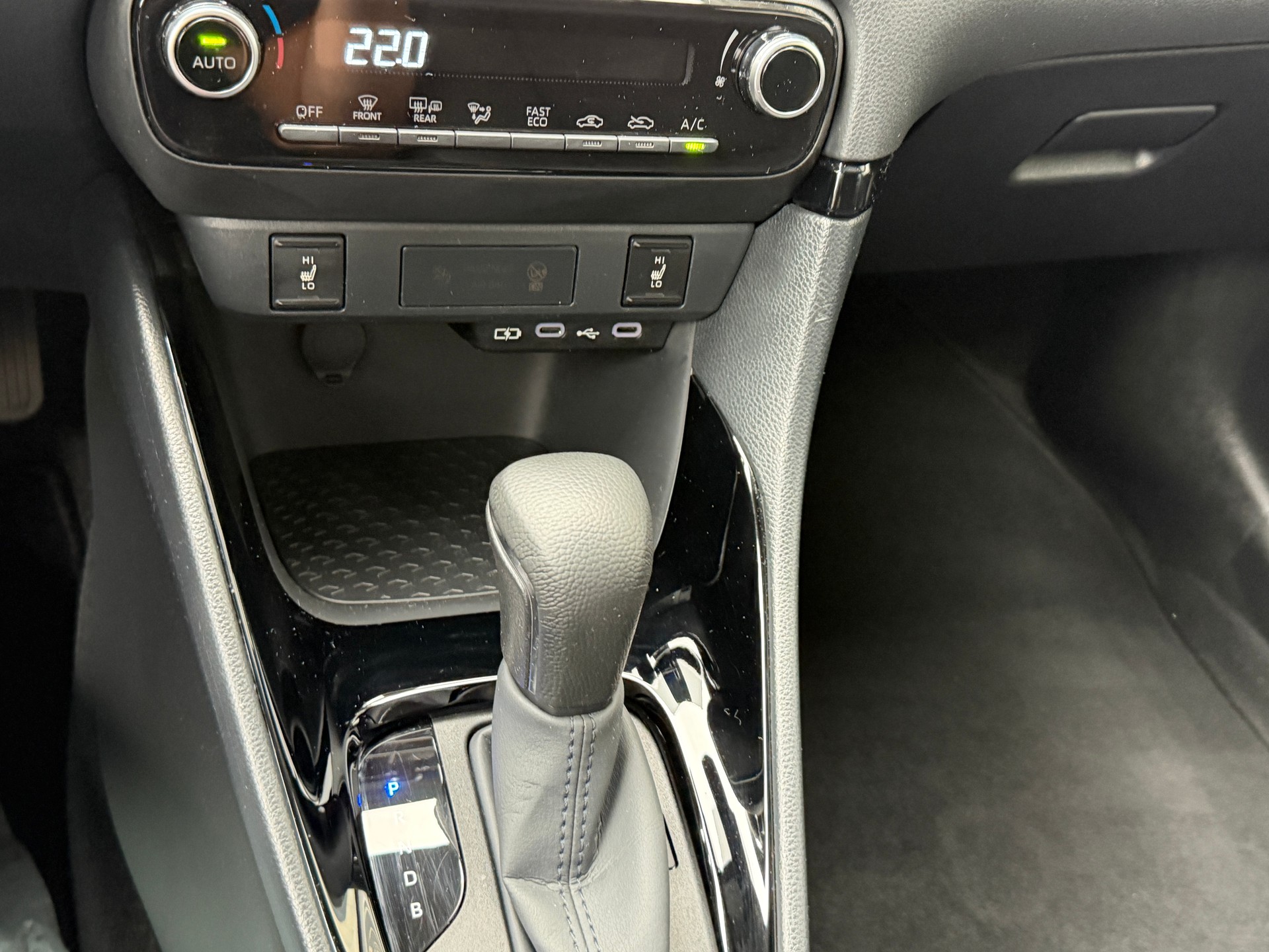 TOYOTA Yaris 1.5 Trend e-CVT-image-17