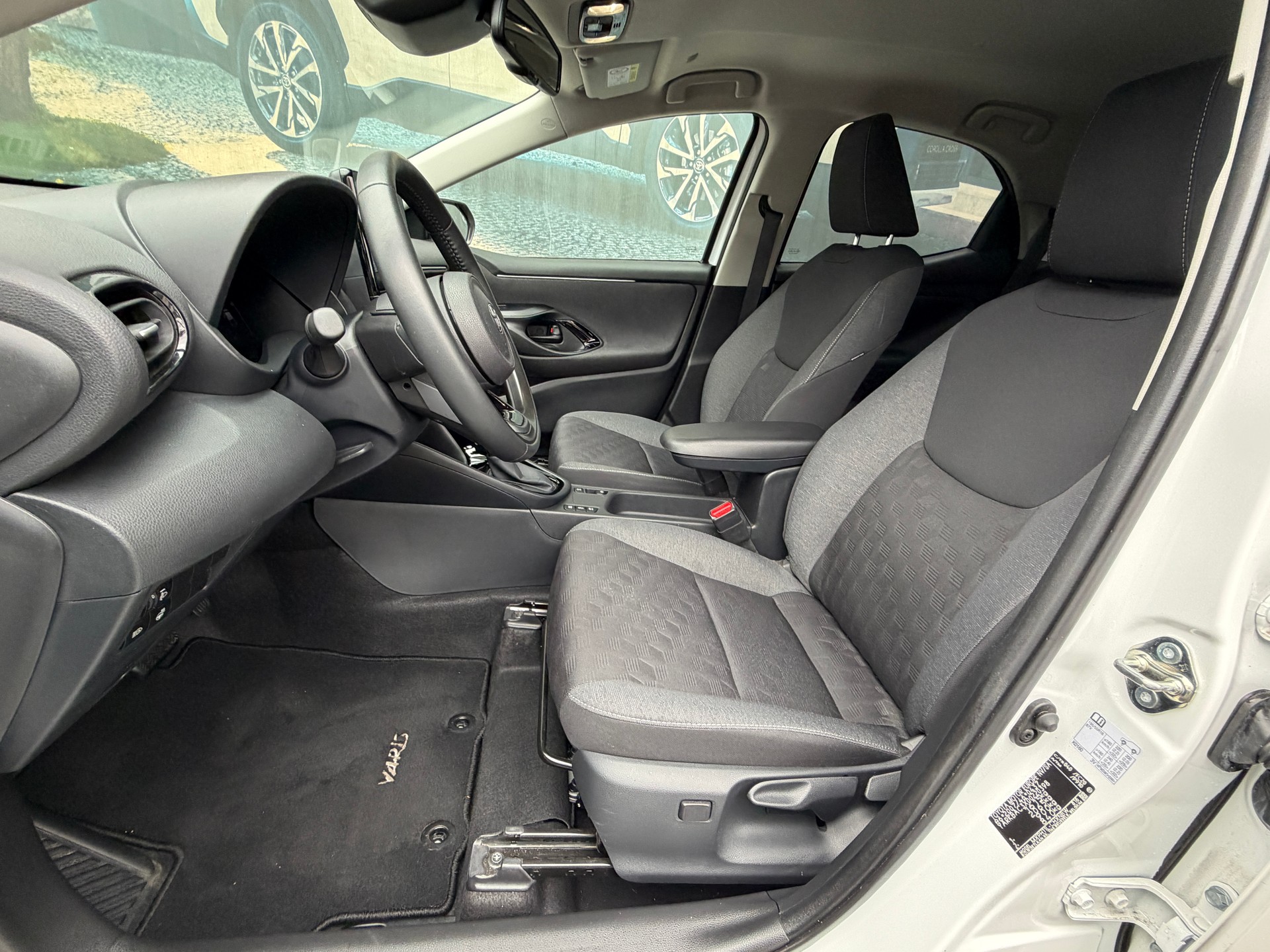 TOYOTA Yaris 1.5 Trend e-CVT-image-9