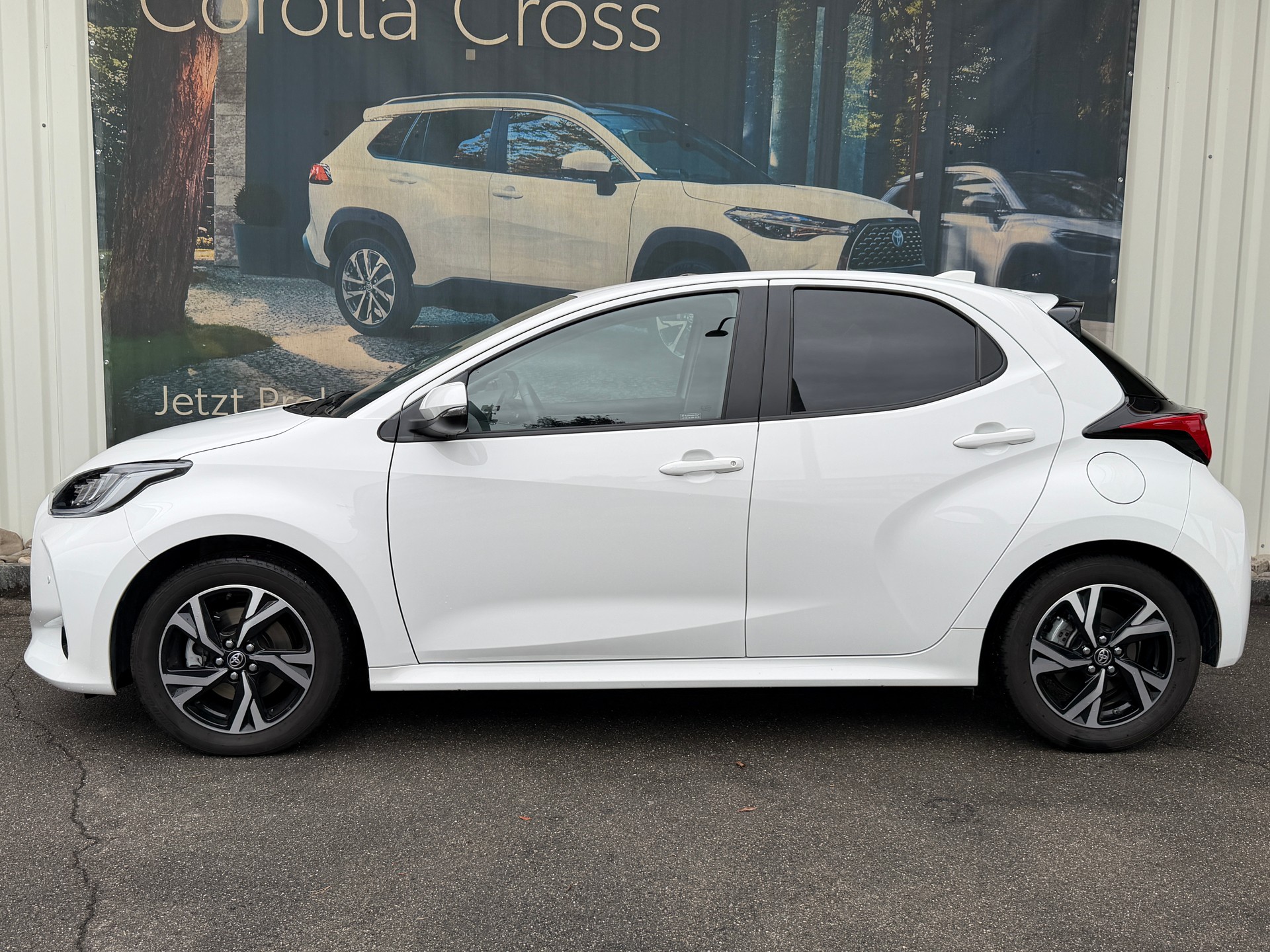 TOYOTA Yaris 1.5 Trend e-CVT-image-1