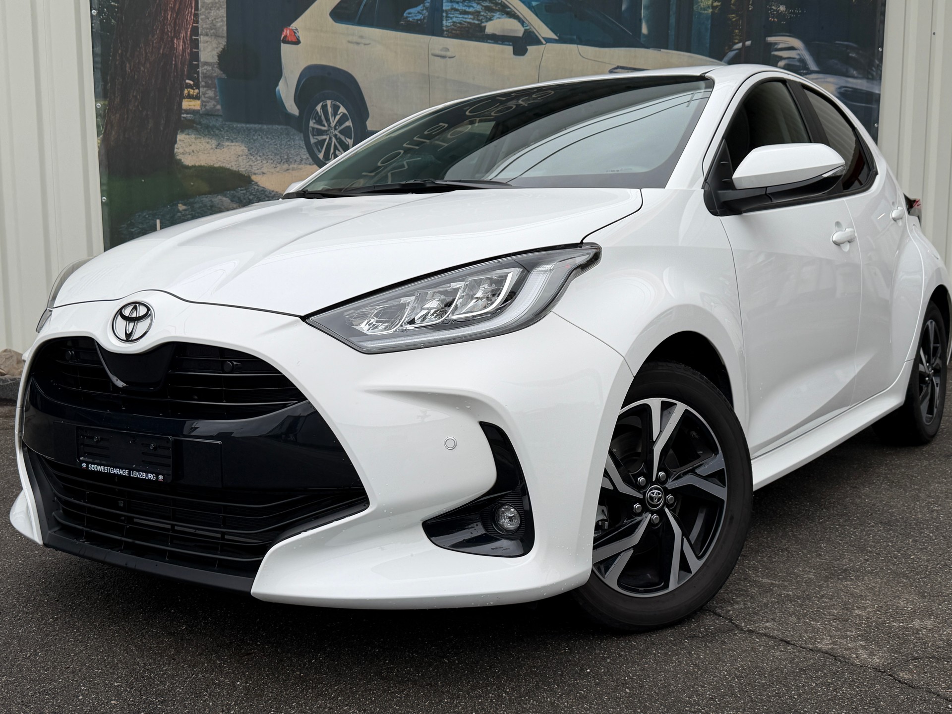 TOYOTA Yaris 1.5 Trend e-CVT-image-0