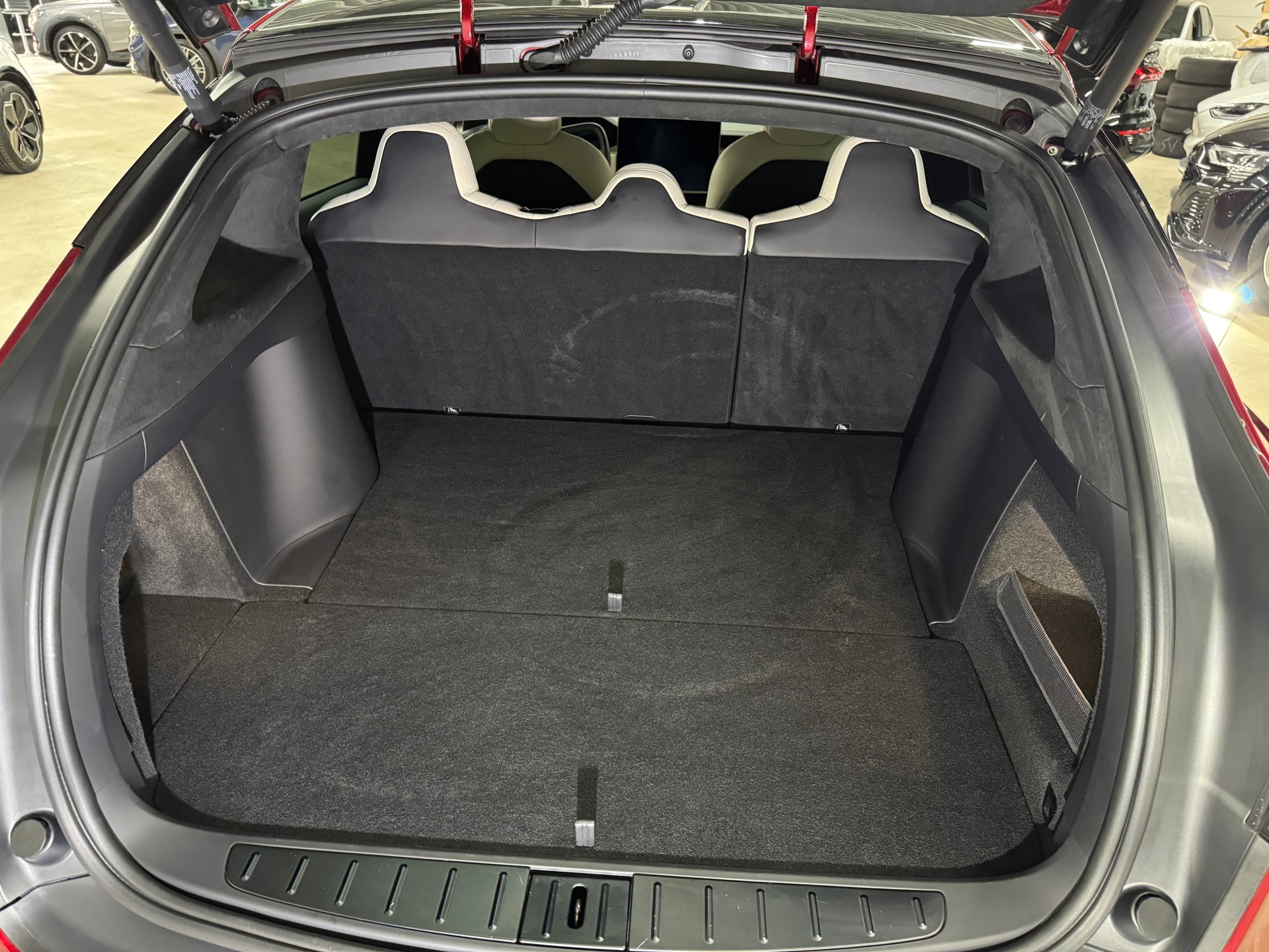 TESLA Model X 100kWh Palladium 685 PS LongRange / Autopilot 4.0 inkl. FSD-image-5