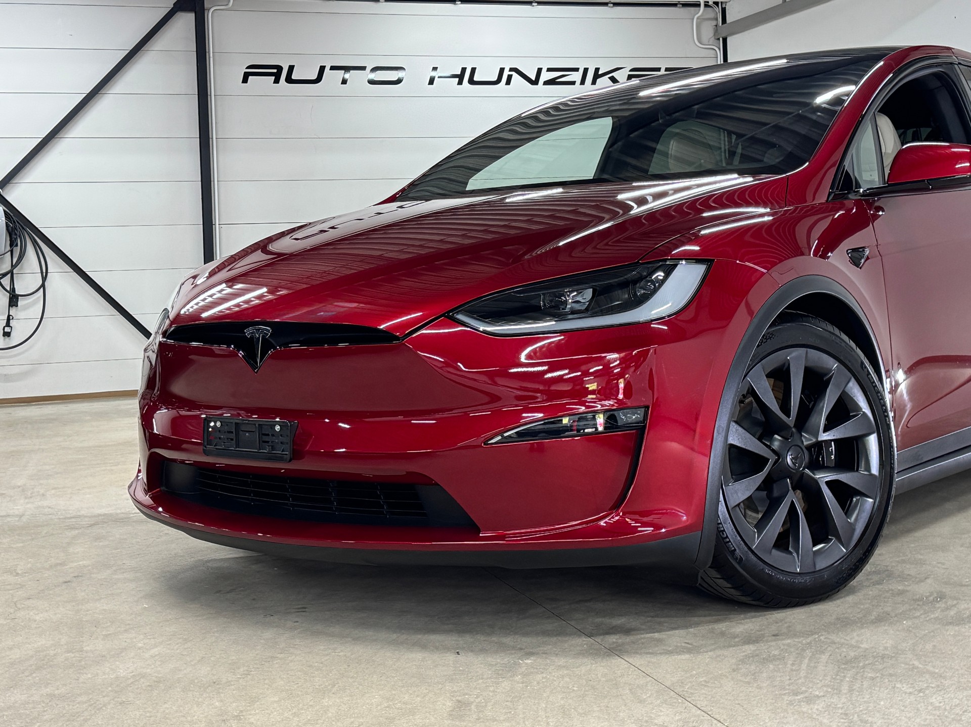 TESLA Model X 100kWh Palladium 685 PS LongRange / Autopilot 4.0 inkl. FSD-image-1