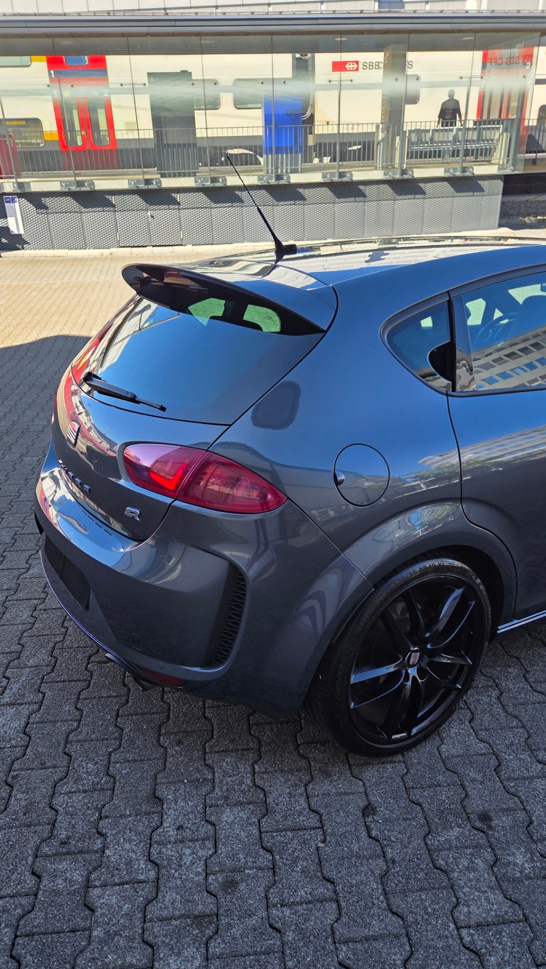 SEAT 2.0 TSI Cupra R-Evolution-image-3