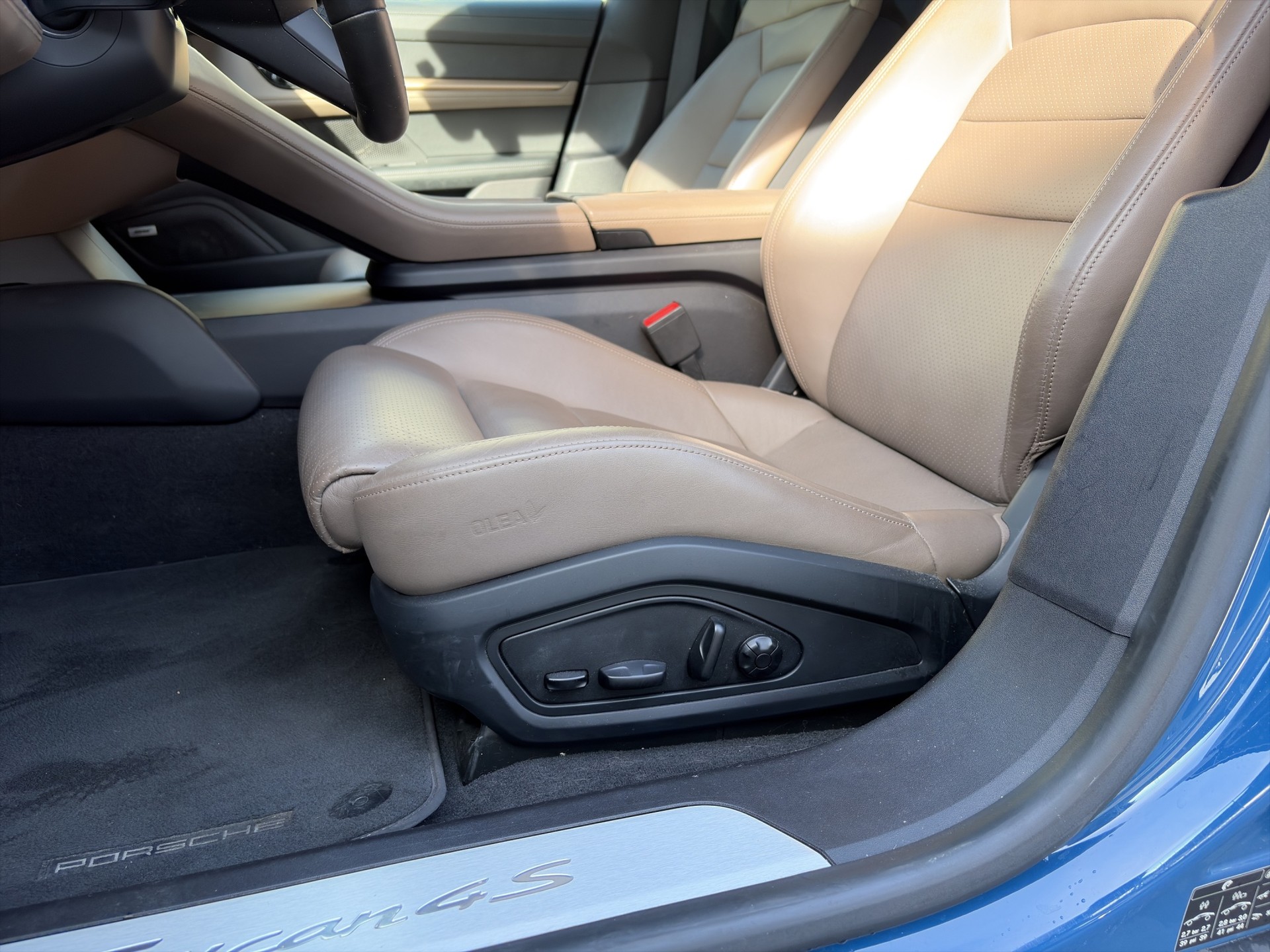 PORSCHE Taycan 4S-image-28