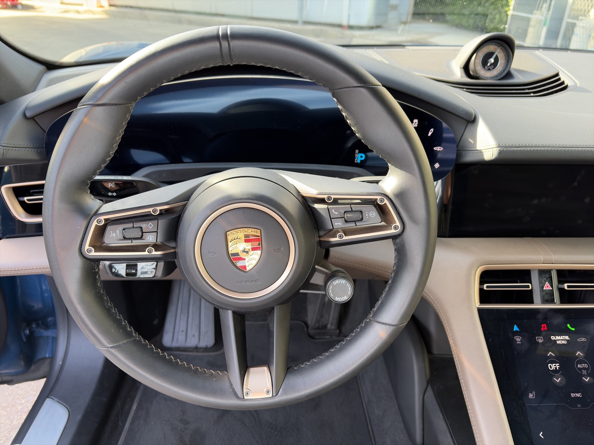 PORSCHE Taycan 4S-image-12