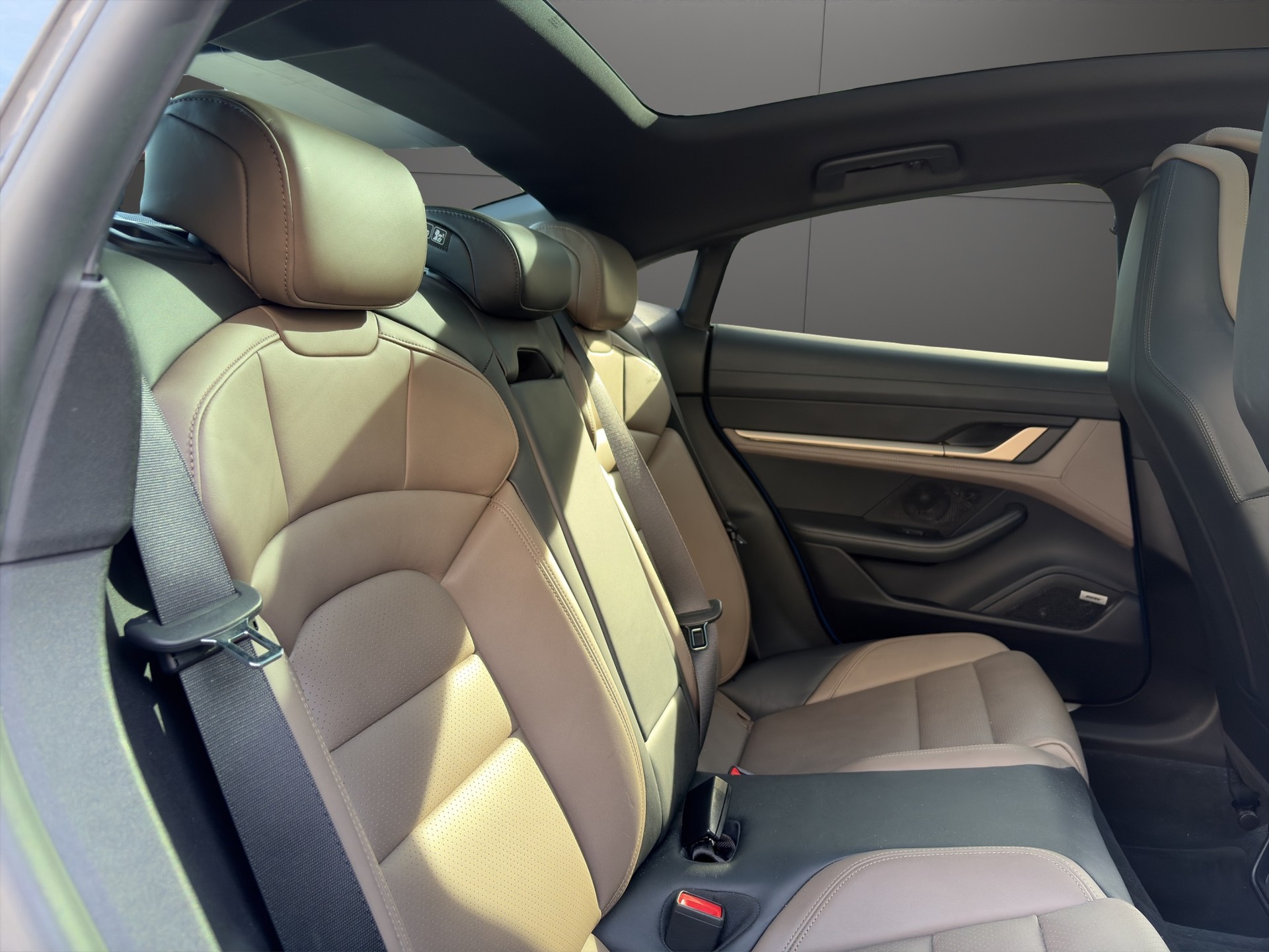 PORSCHE Taycan 4S-image-17