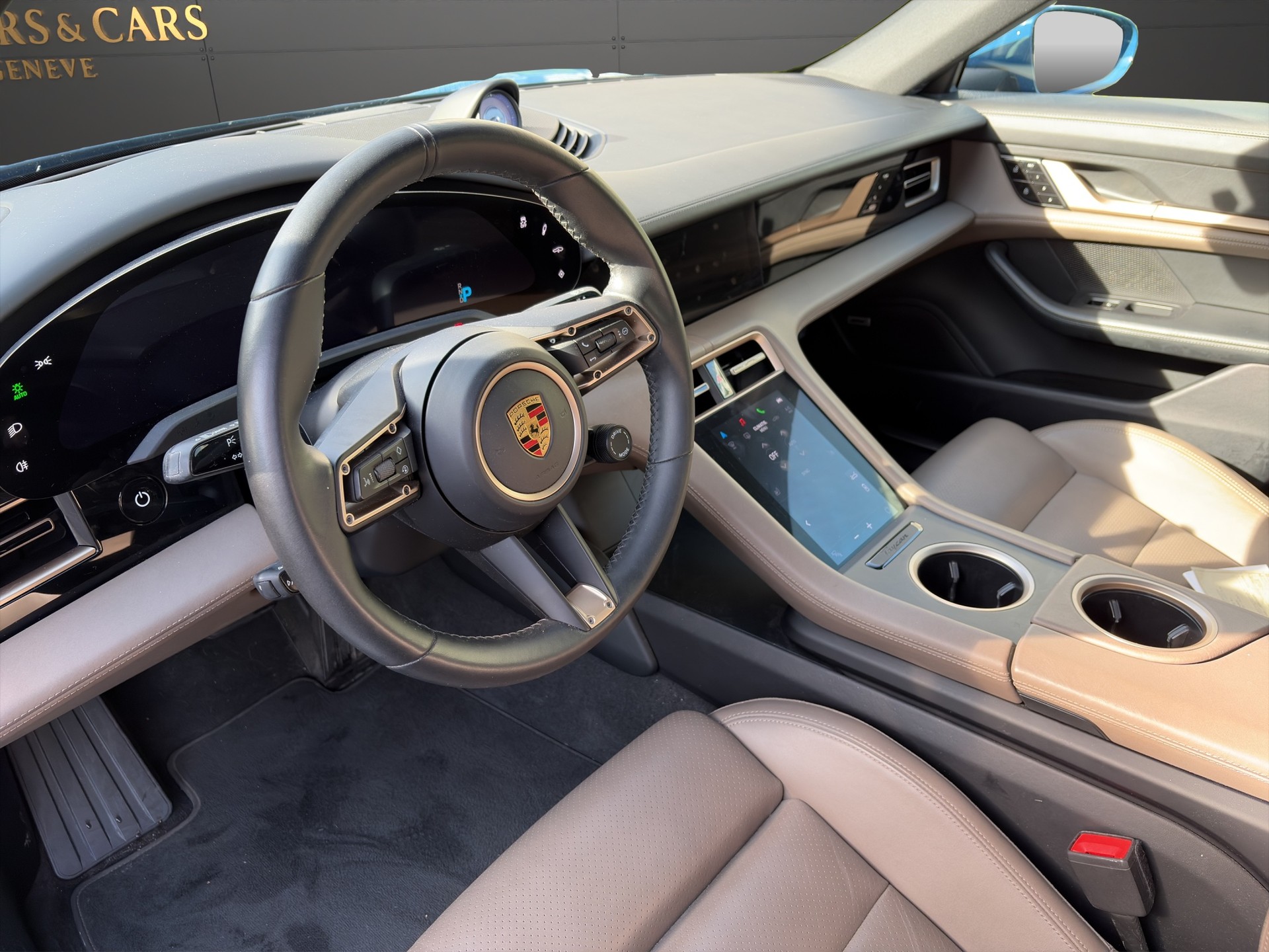 PORSCHE Taycan 4S-image-10