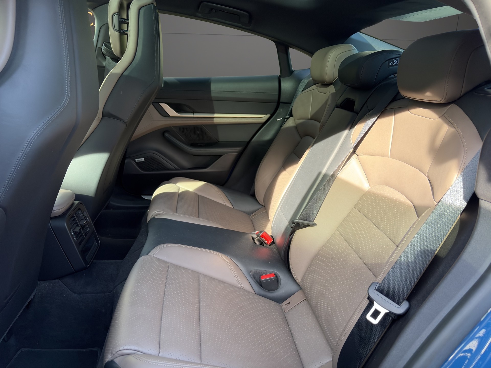 PORSCHE Taycan 4S-image-16