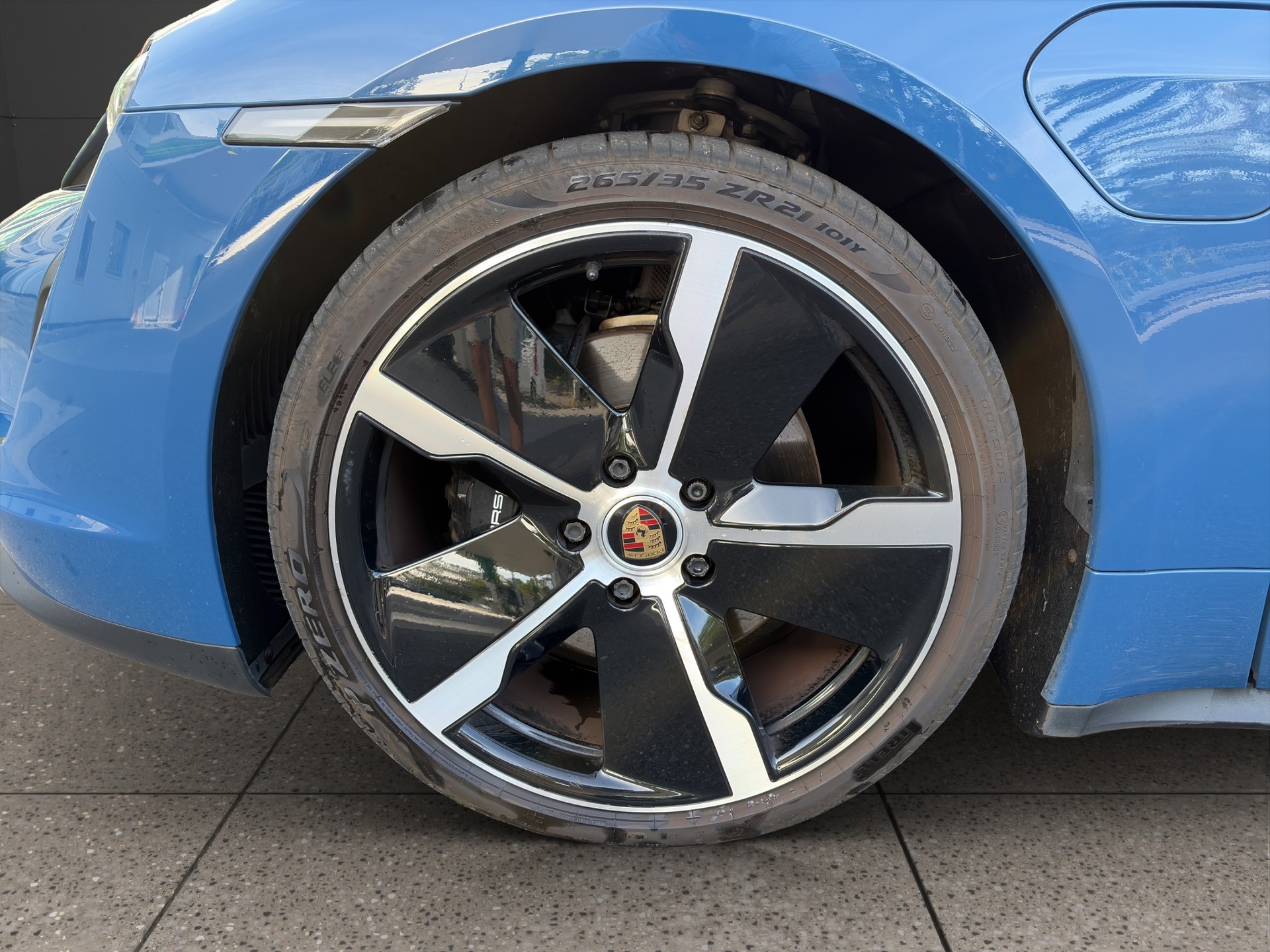PORSCHE Taycan 4S-image-8