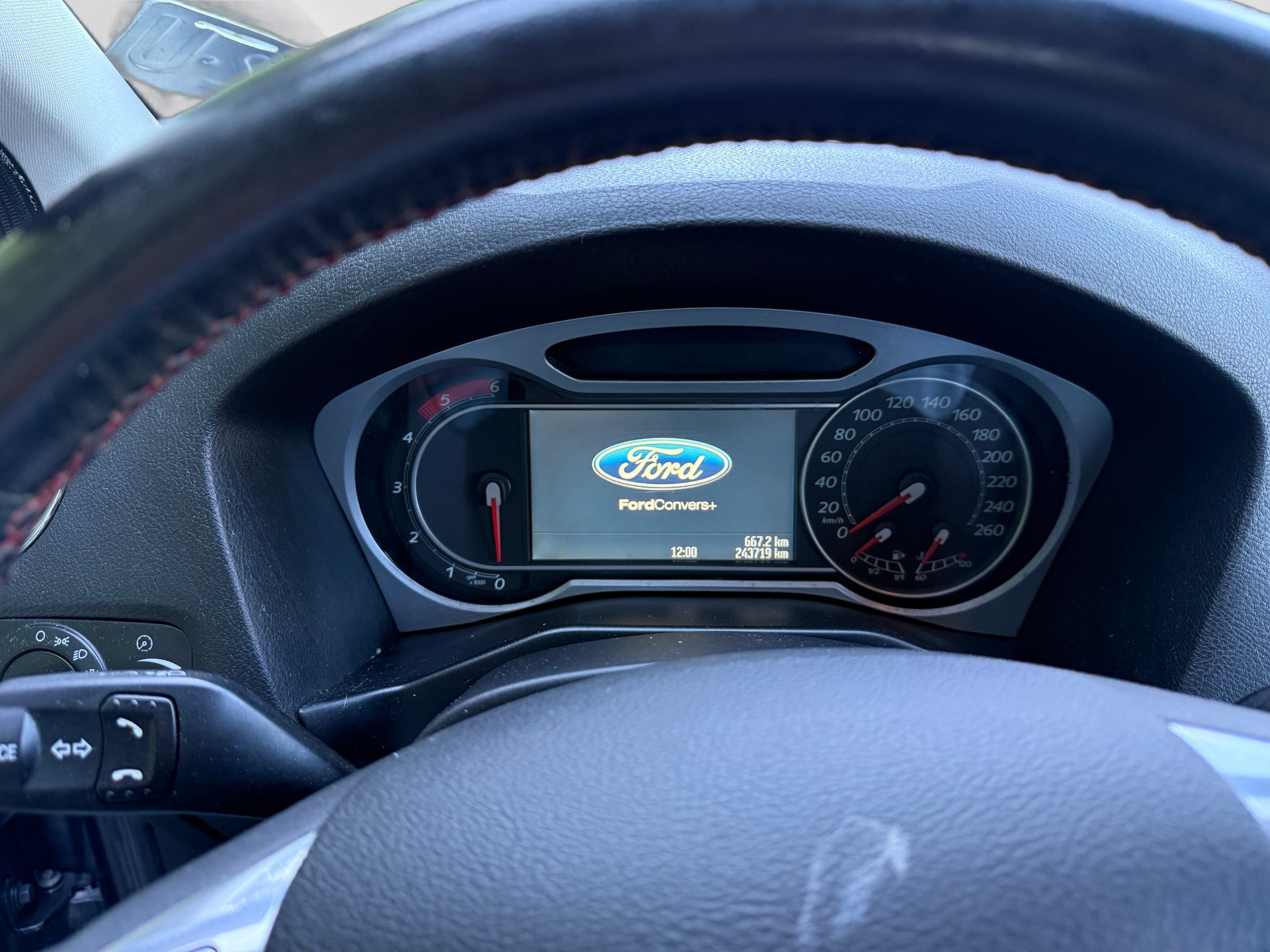 FORD Mondeo 2.2 TDCi 16V Titanium S-image-12
