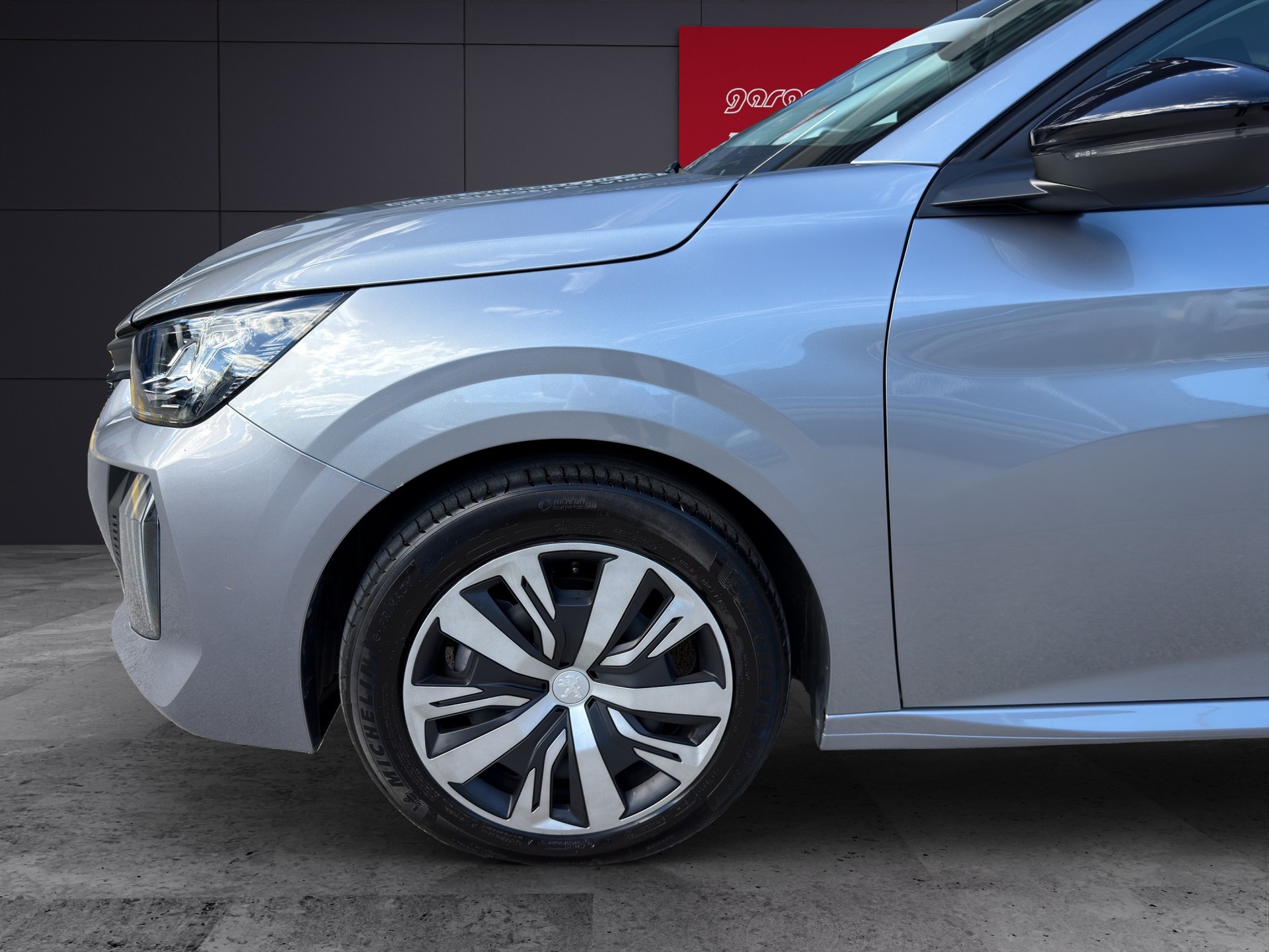 PEUGEOT 208 1.2 Active-image-4