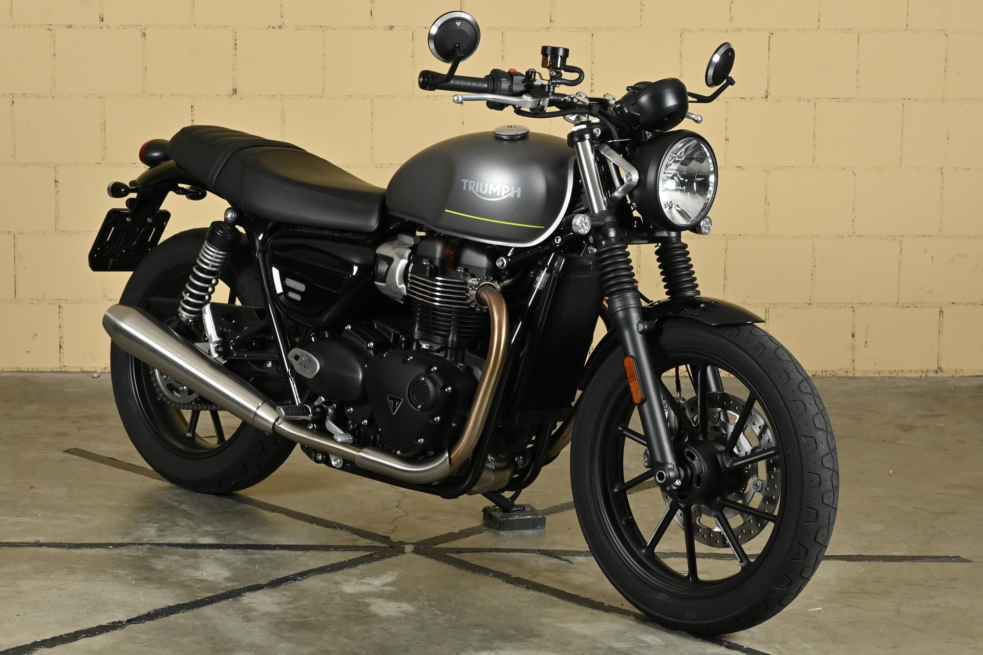 TRIUMPH Speed Twin 900 (35kW)-showroom-element-1