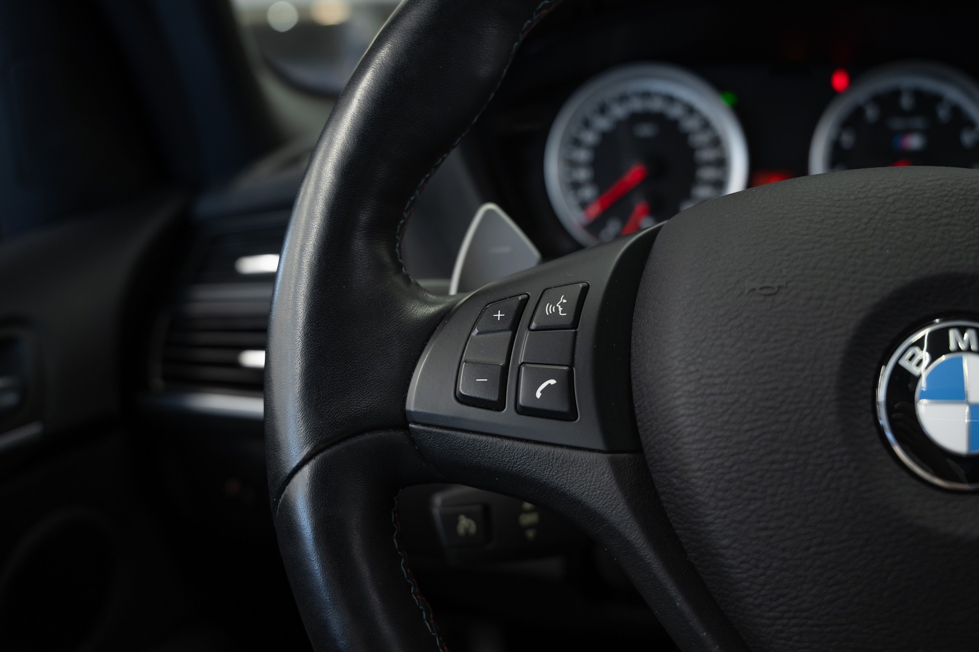 BMW X5 xDrive M Steptronic-image-23