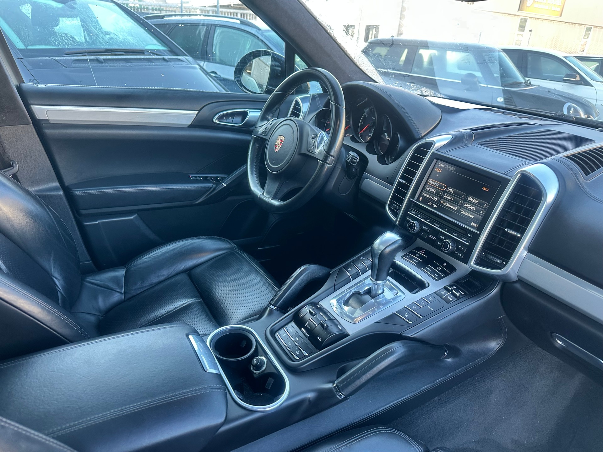 PORSCHE Cayenne Turbo-image-14