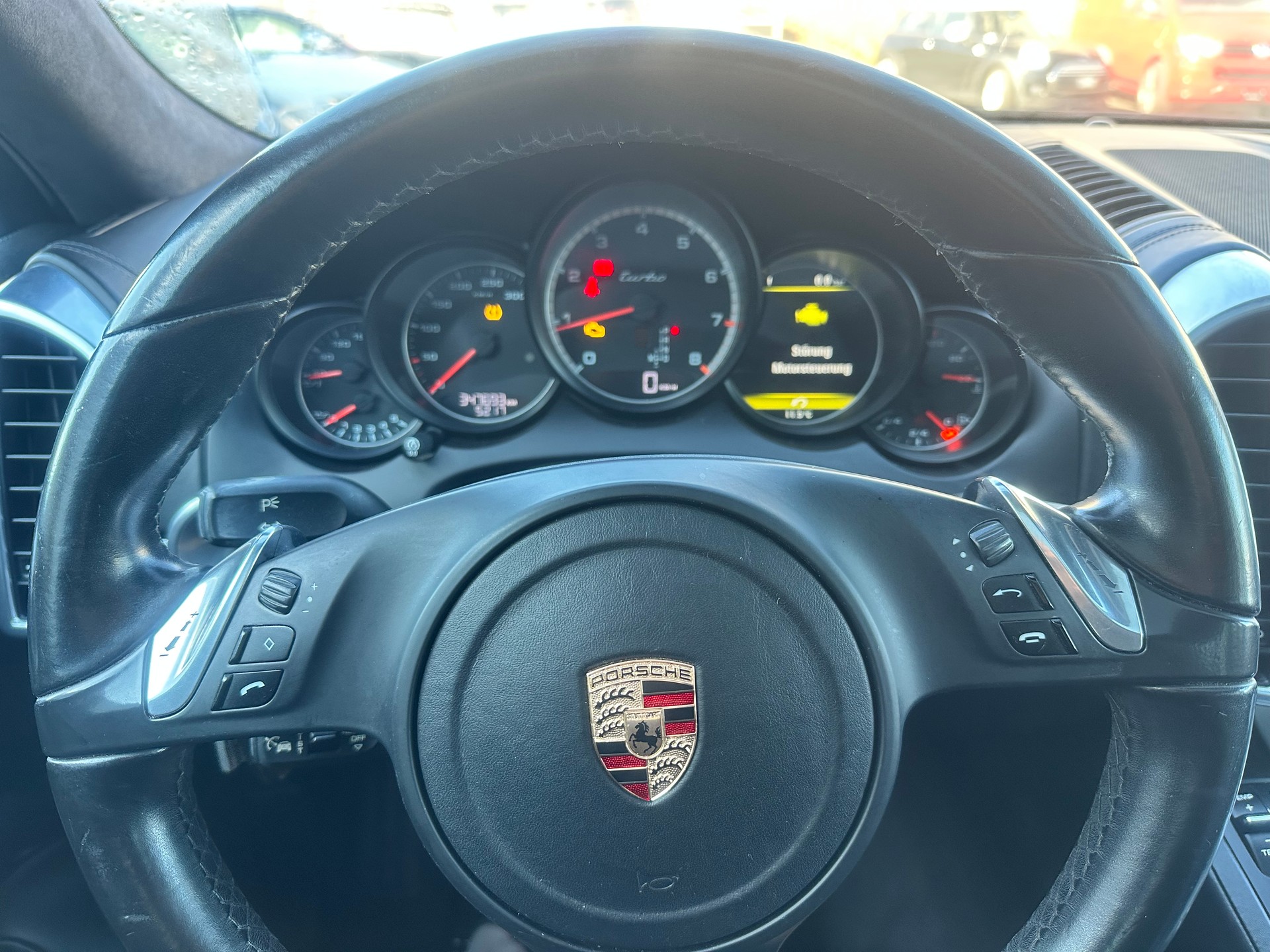 PORSCHE Cayenne Turbo-image-8