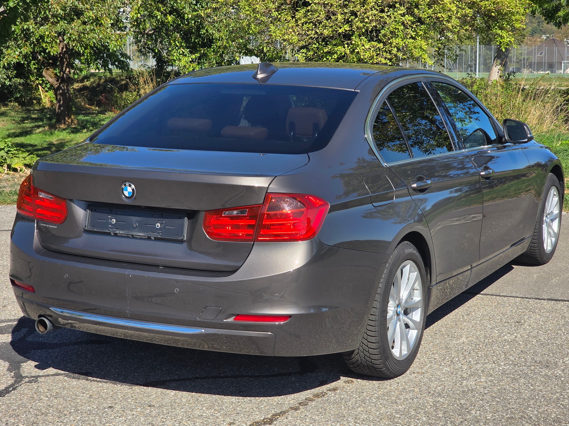 BMW 320i xDrive Luxury Line Steptronic-image-3