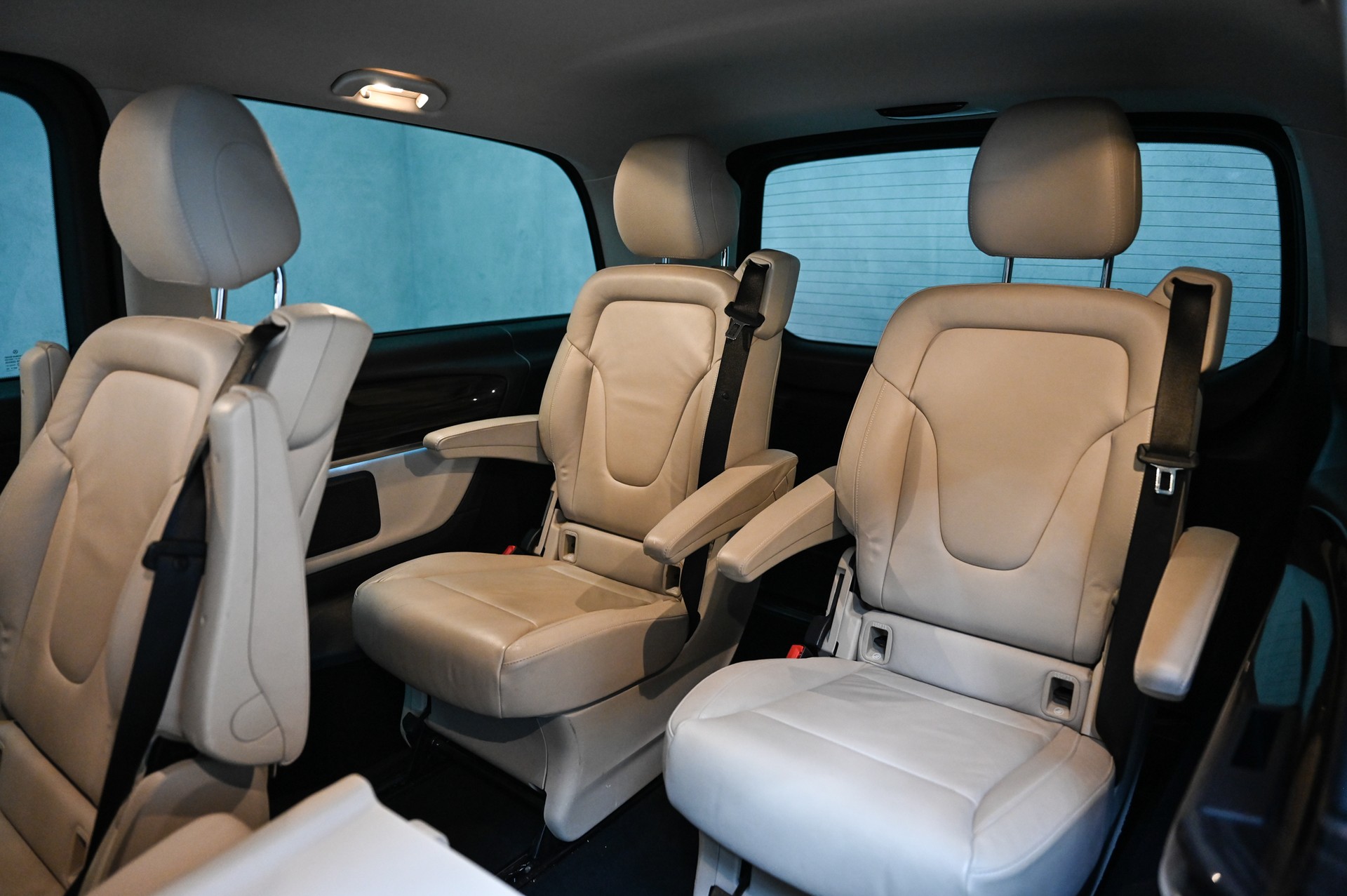 MERCEDES-BENZ V 250 d BlueTec Avant. lang 4m Van-image-18