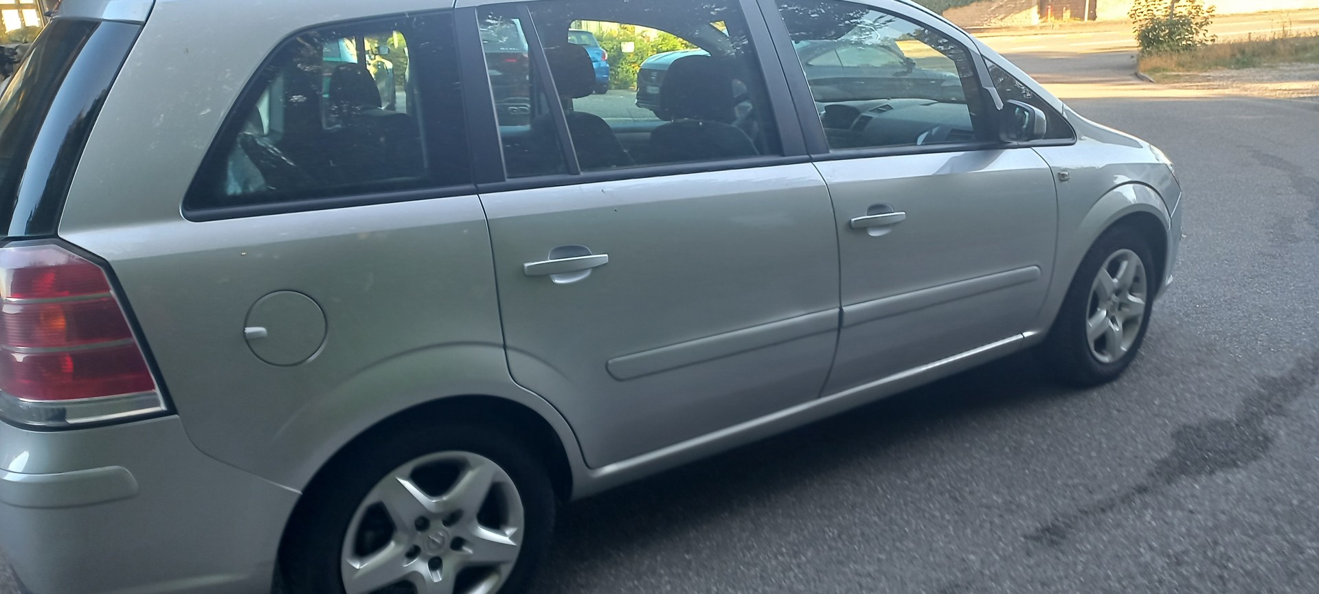 OPEL Zafira 1.9 CDTI Enjoy Automatic-image-1