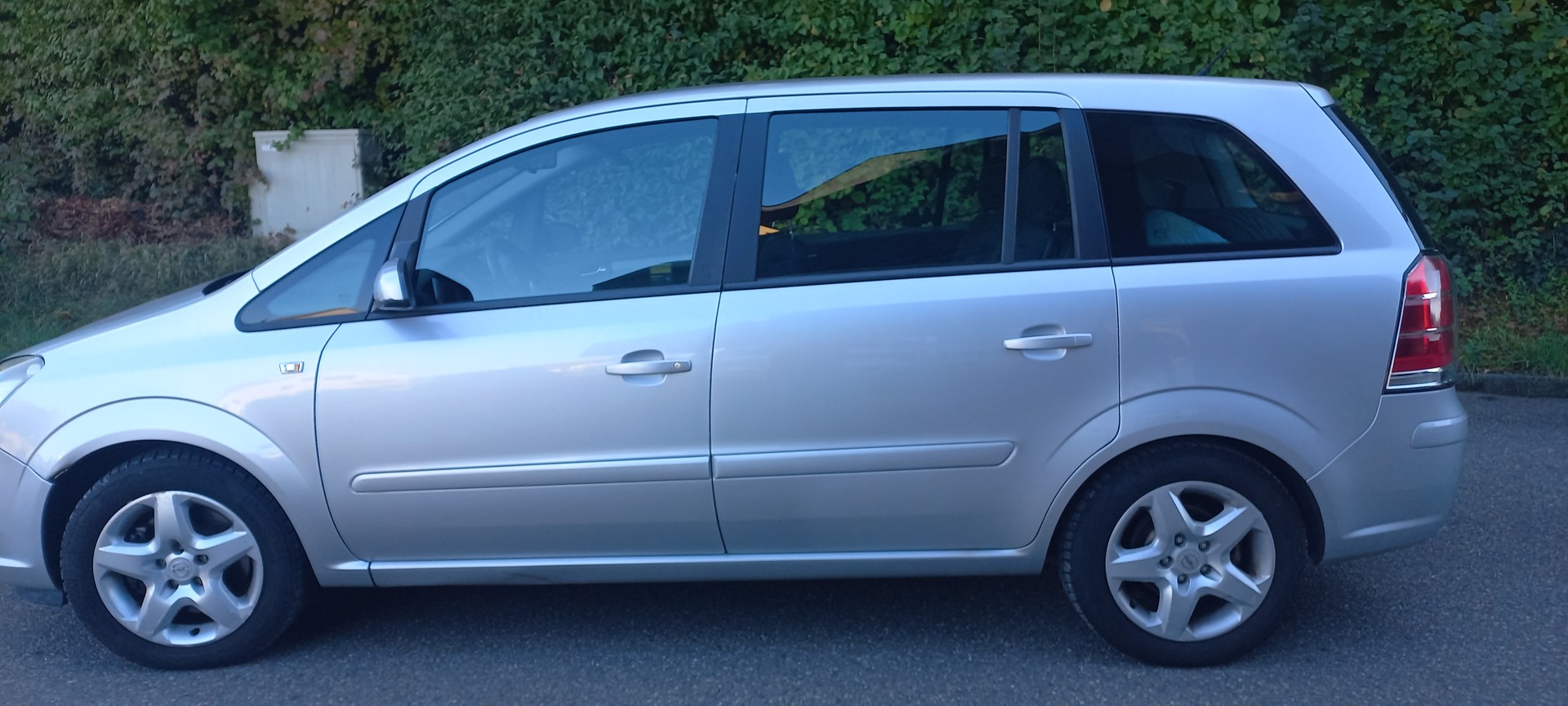 OPEL Zafira 1.9 CDTI Enjoy Automatic-image-2