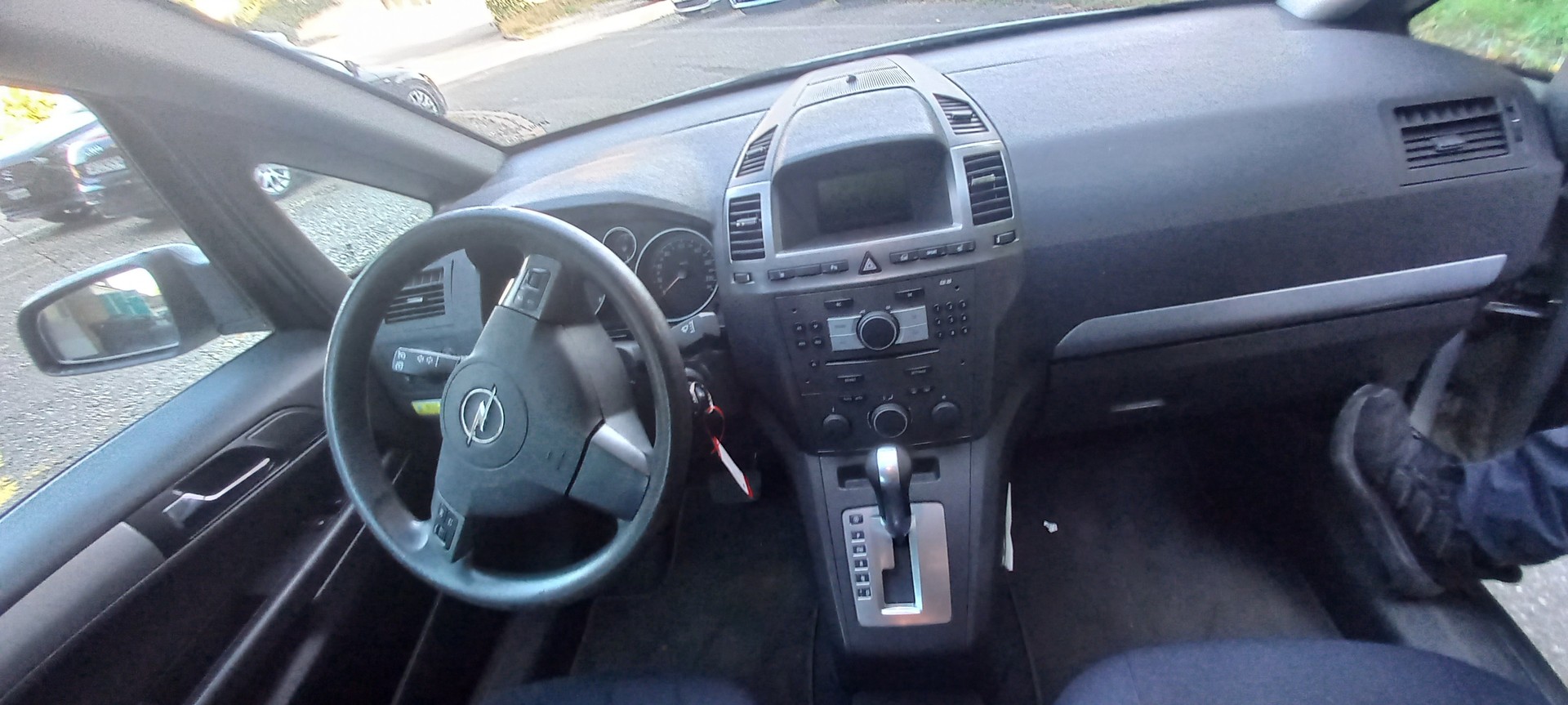 OPEL Zafira 1.9 CDTI Enjoy Automatic-image-9