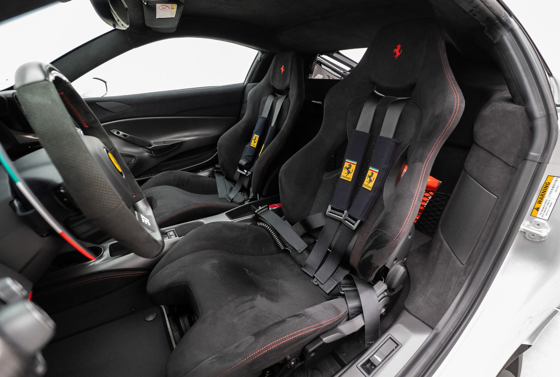FERRARI 488 Pista Piloti-showroom-element-1