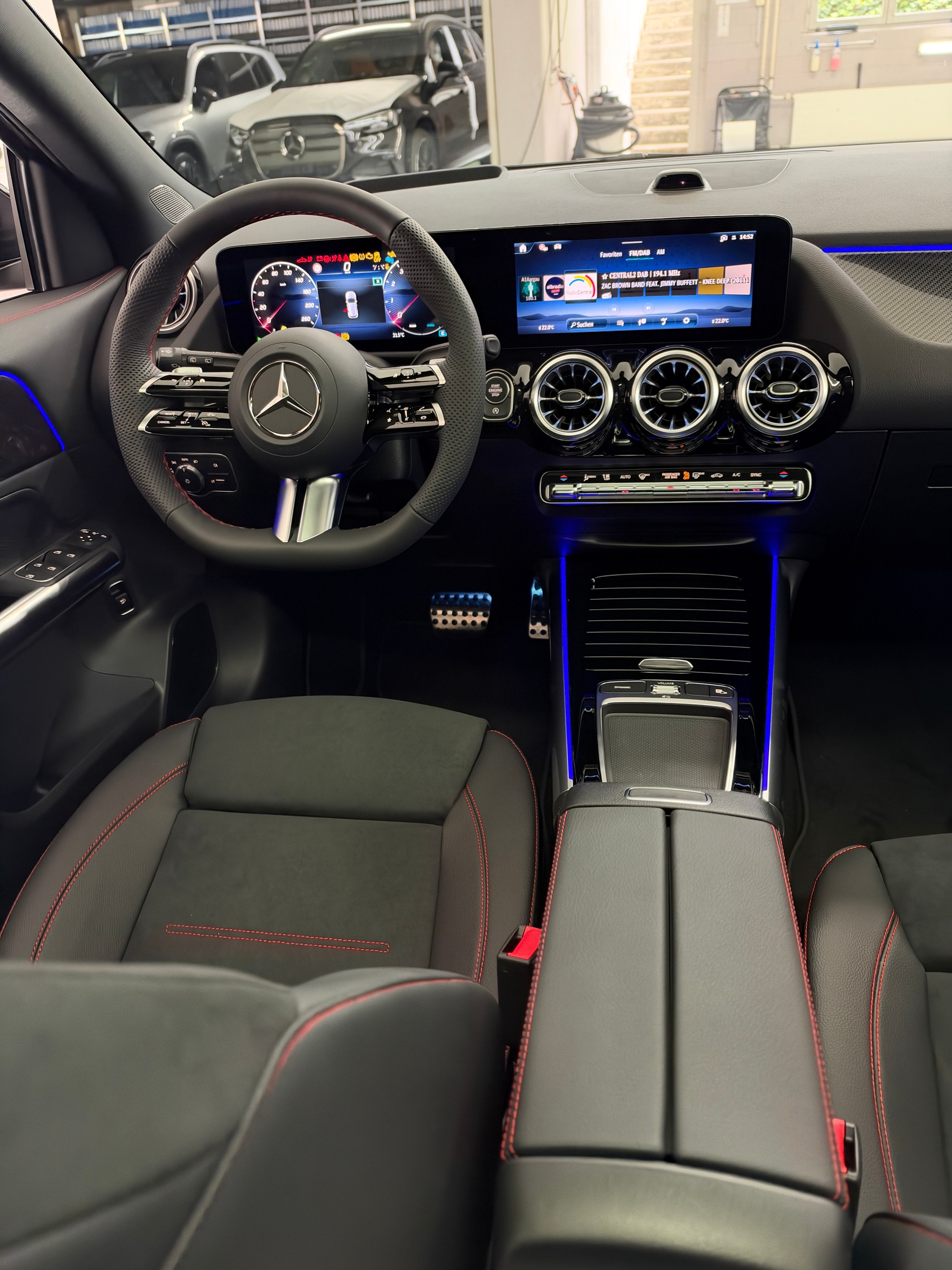 MERCEDES-BENZ GLA 200 Night Star-image-13