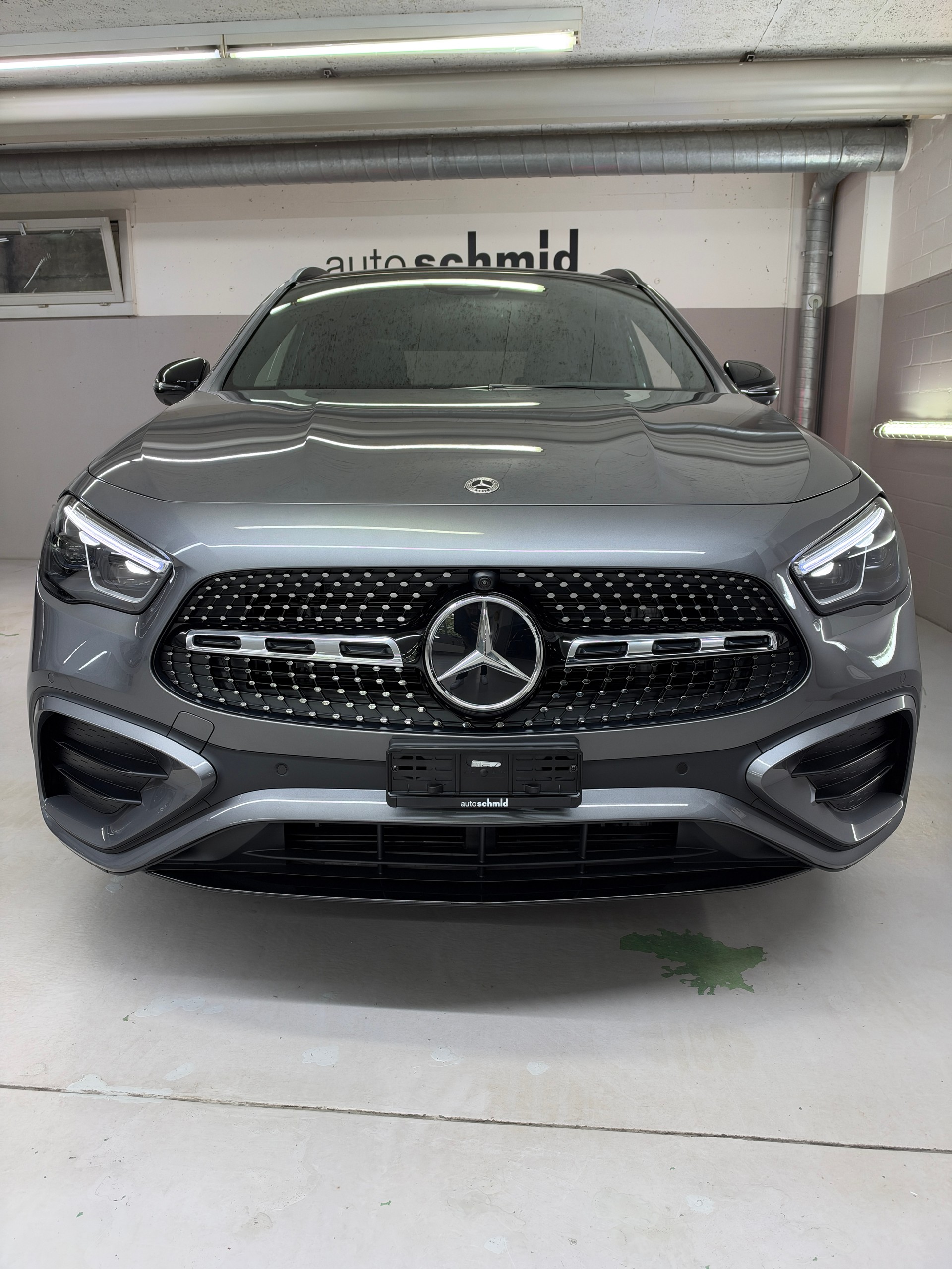 MERCEDES-BENZ GLA 200 Night Star-showroom-element-1