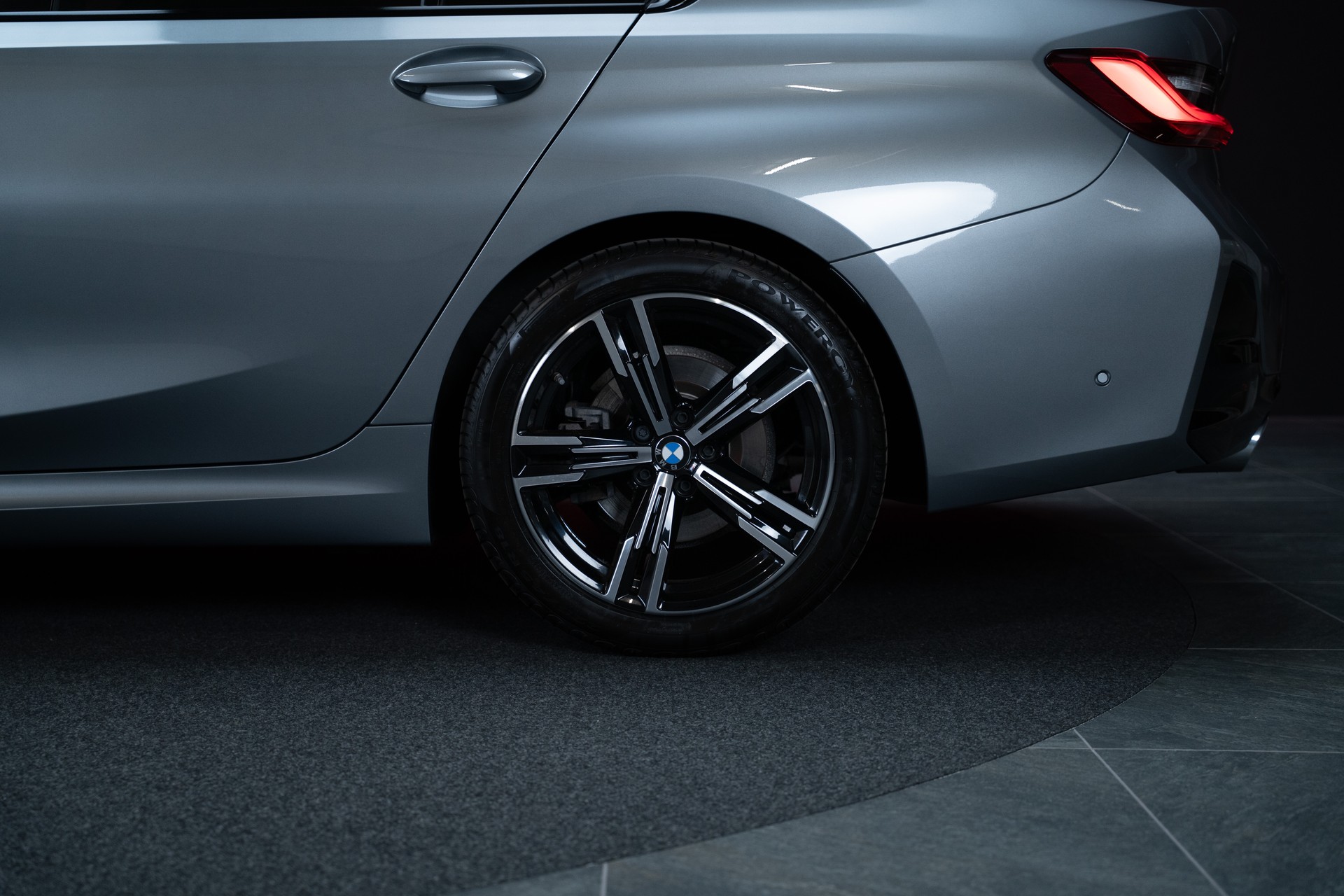 BMW 320d xDrive M Sport SAG / LCI / 360°Kamera / HeadUp / el.Sitze-image-38
