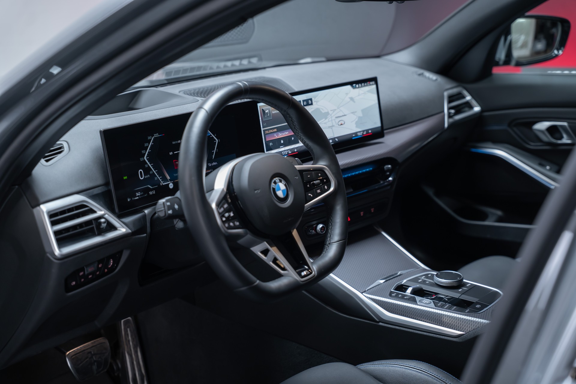 BMW 320d xDrive M Sport SAG / LCI / 360°Kamera / HeadUp / el.Sitze-image-13