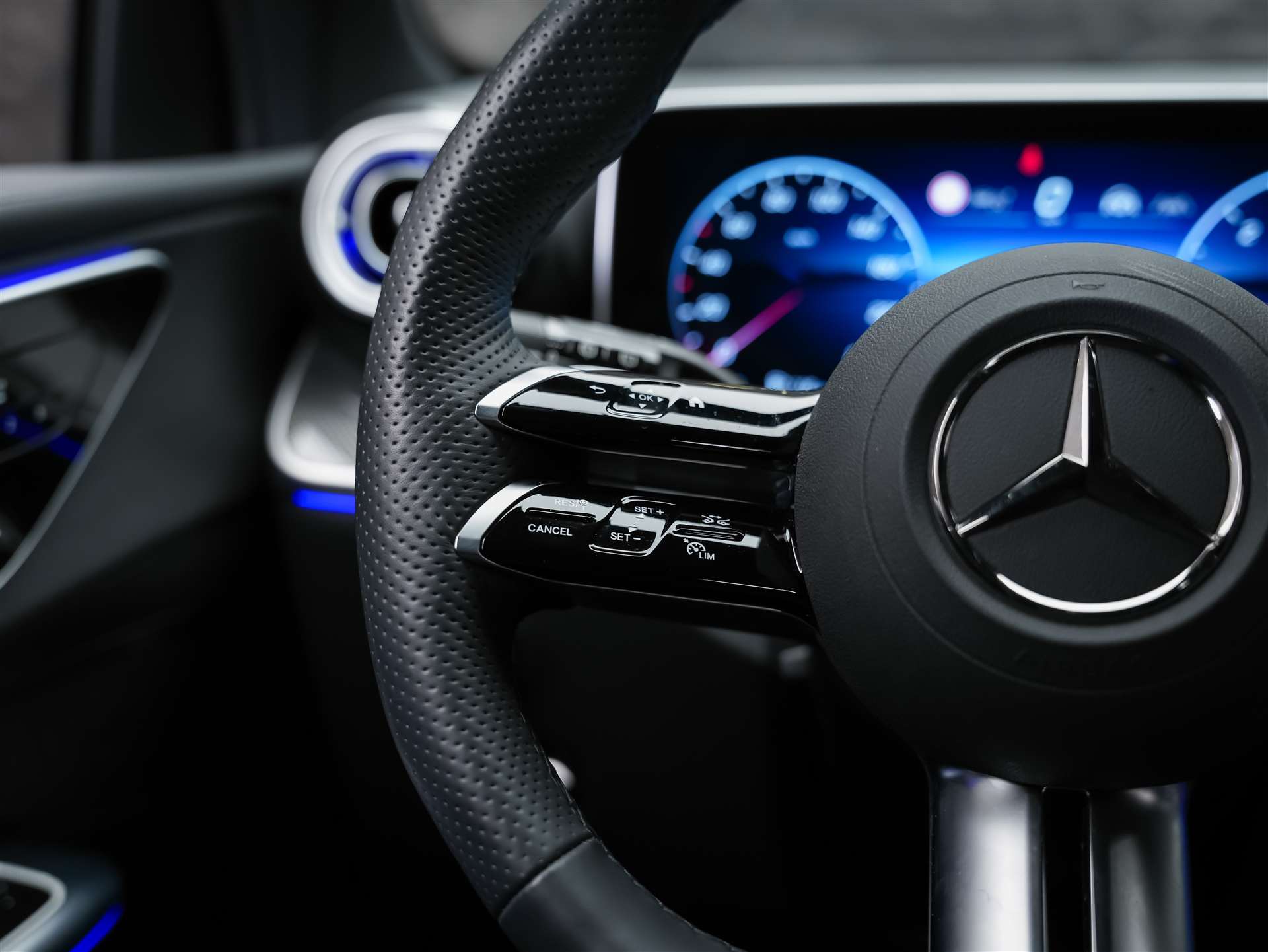 MERCEDES-BENZ GLC 300 d 4Matic AMG Line 9G-Tronic *21" Felgen*Digital Light*AHK*-image-27