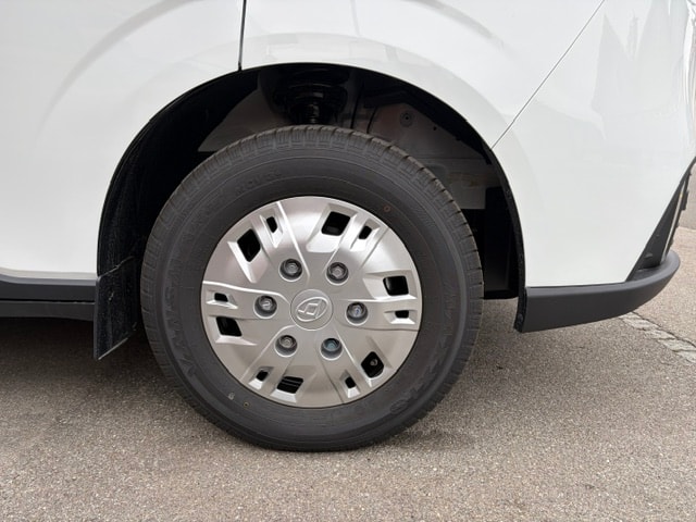 MAXUS eDeliver 7 L1 88kWh AWD-image-10