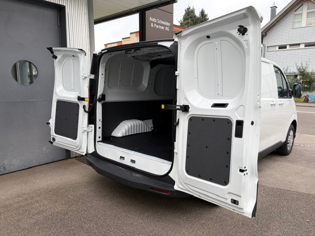 MAXUS eDeliver 7 L1 88kWh AWD-image-5