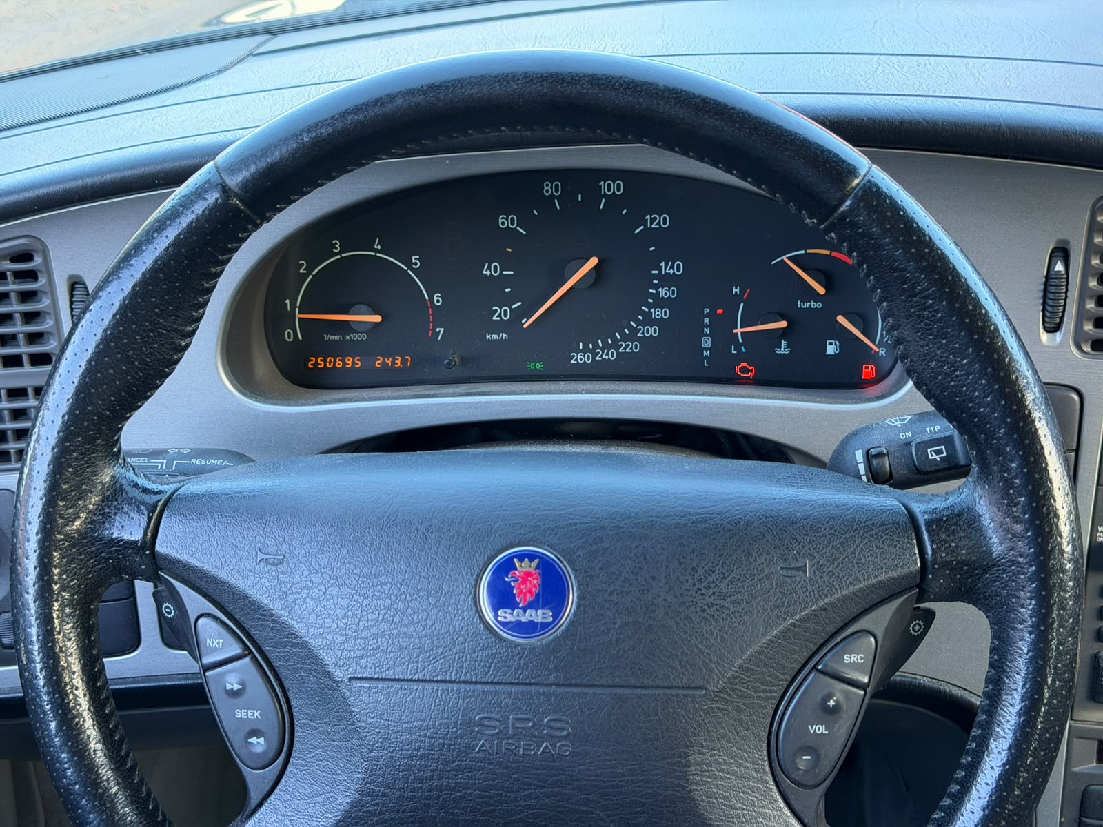 SAAB 9-5 2.3T Vector-image-24