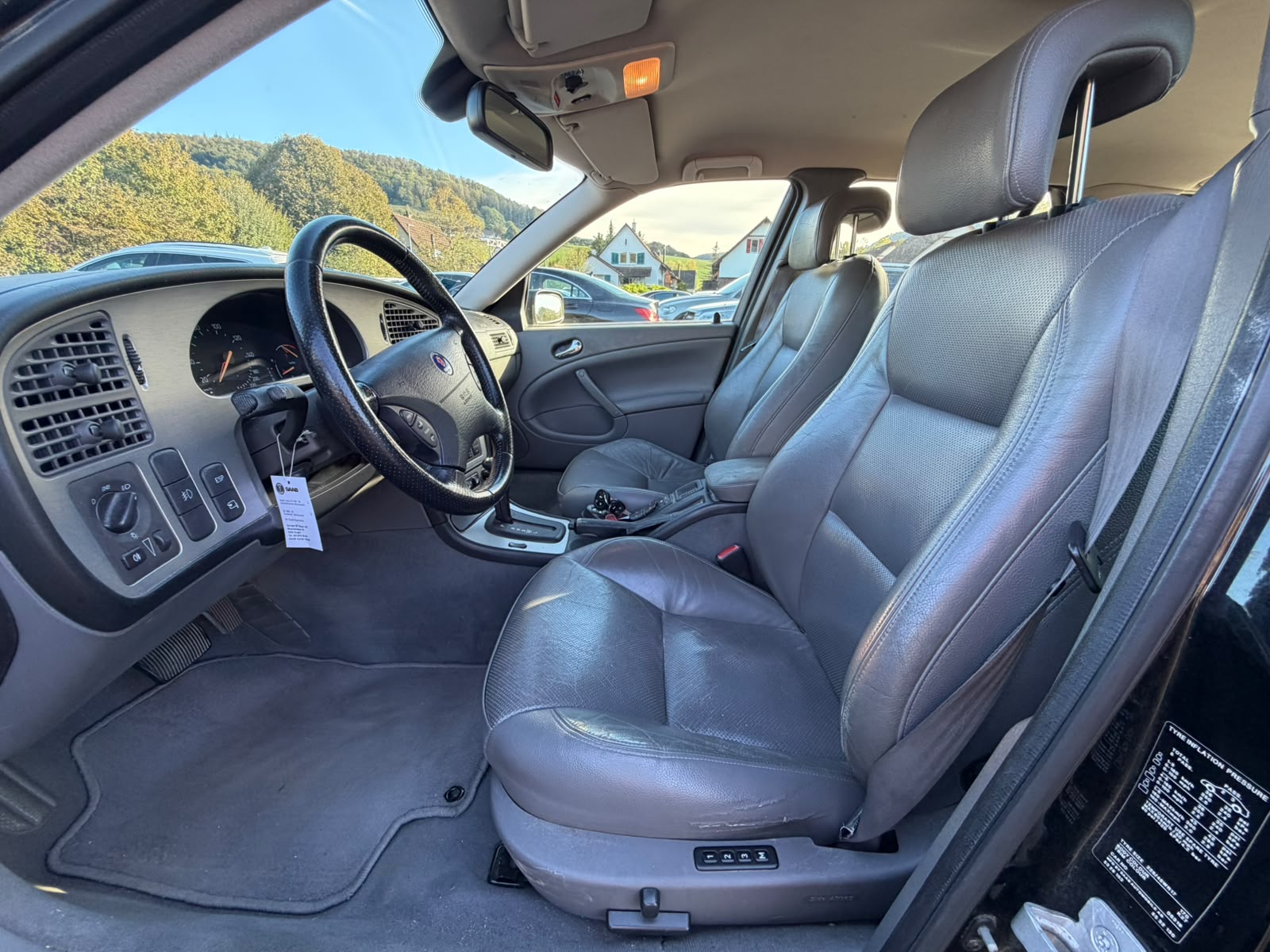 SAAB 9-5 2.3T Vector-image-9