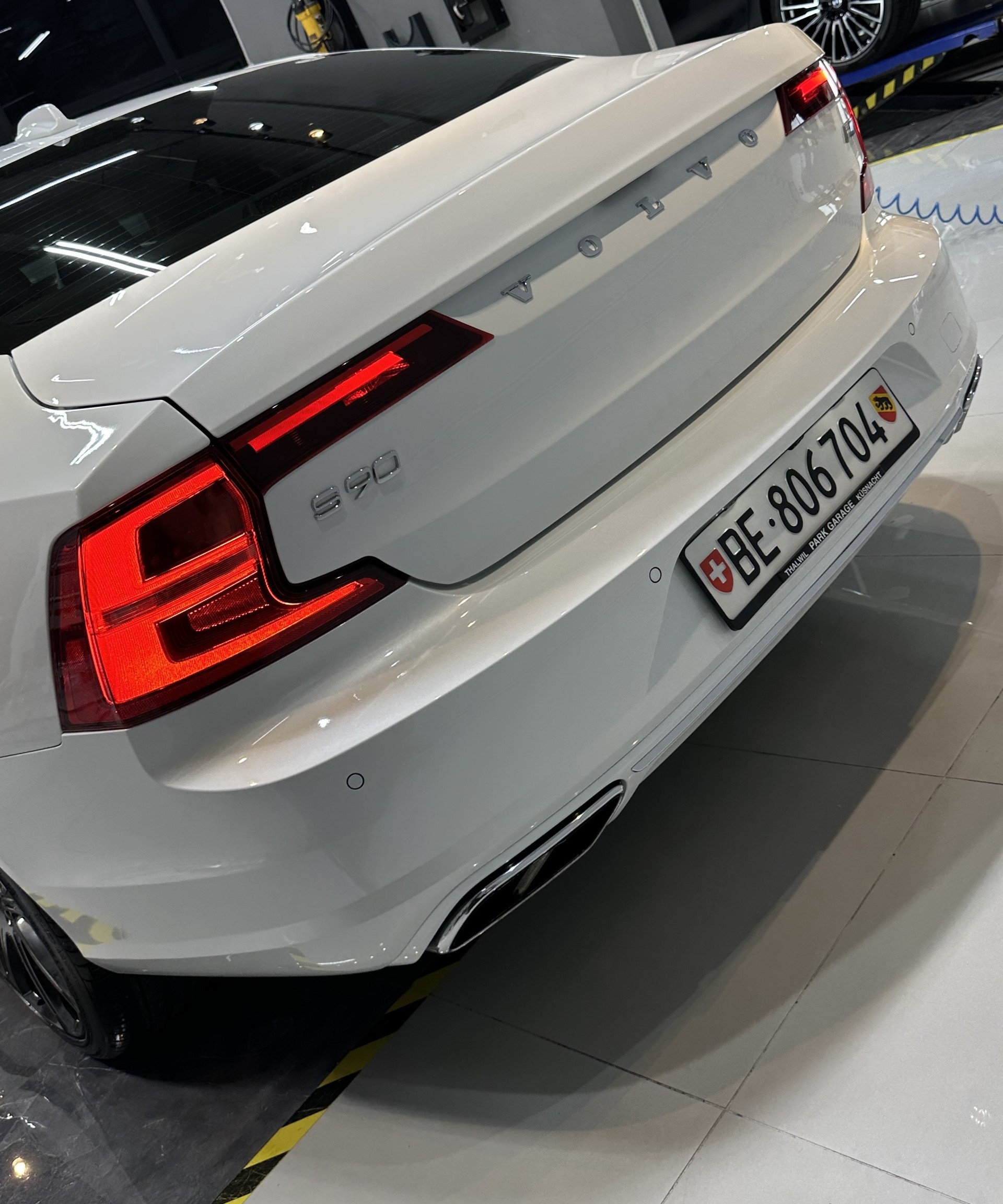 VOLVO 2.0 T6 Inscription AWD * Polestar Tuned *-image-4