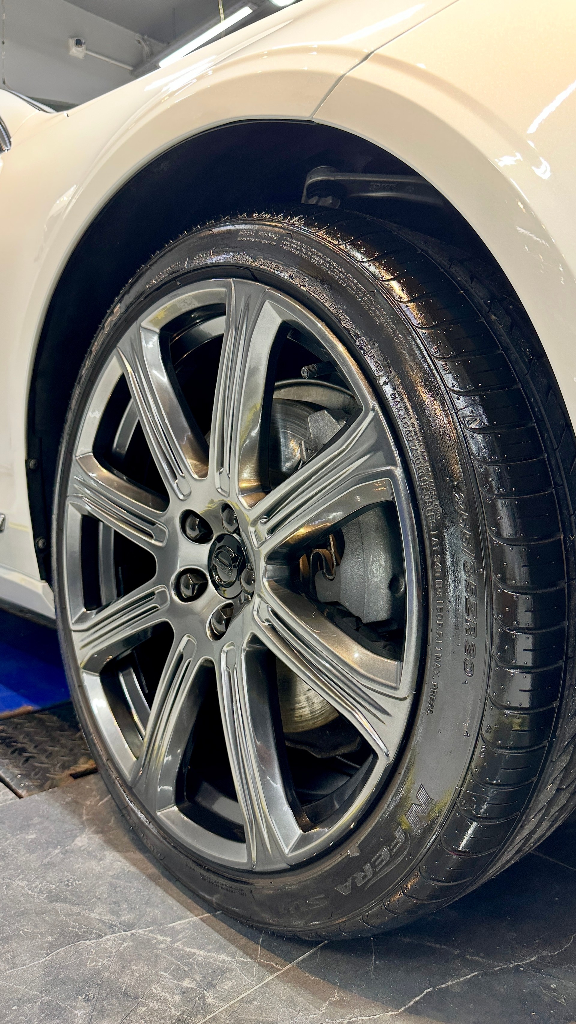 VOLVO 2.0 T6 Inscription AWD * Polestar Tuned *-image-6