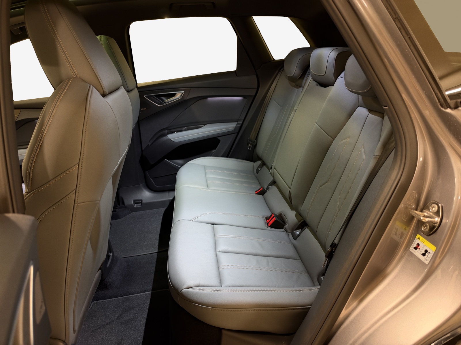 AUDI Q4 e-tron 50 quattro-image-12