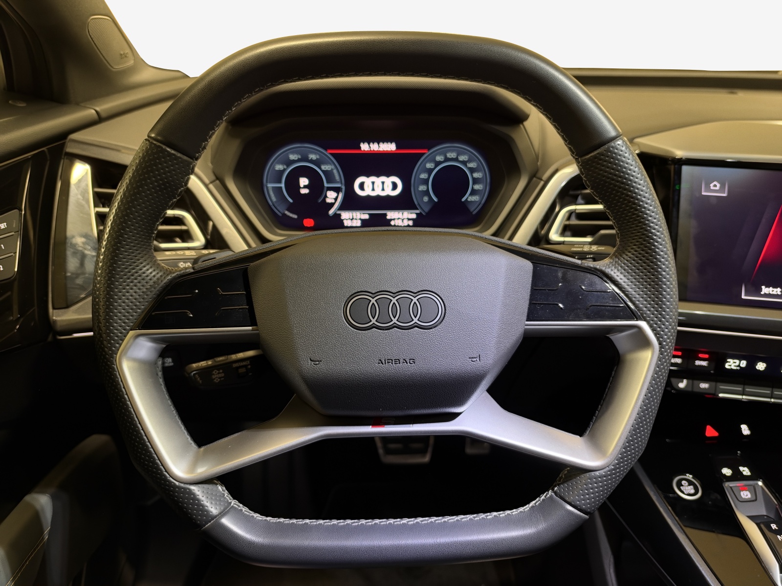 AUDI Q4 e-tron 50 quattro-image-10