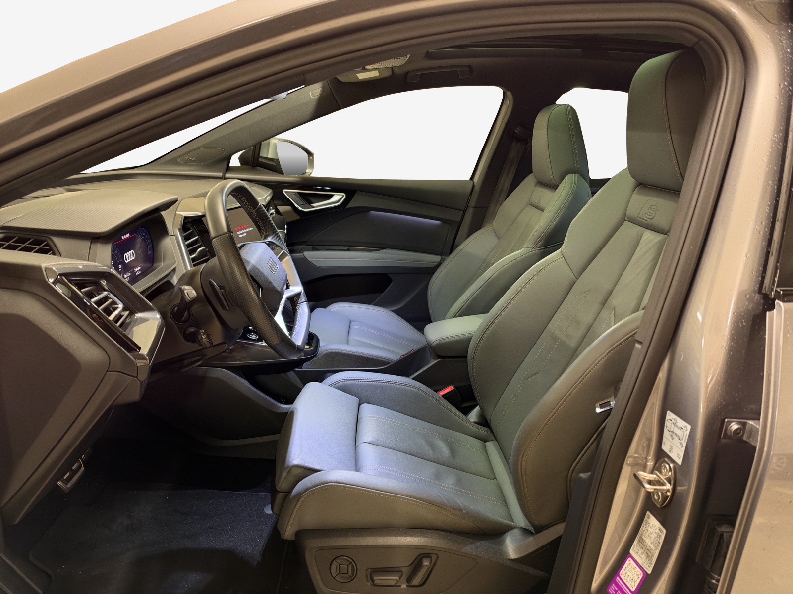 AUDI Q4 e-tron 50 quattro-image-8